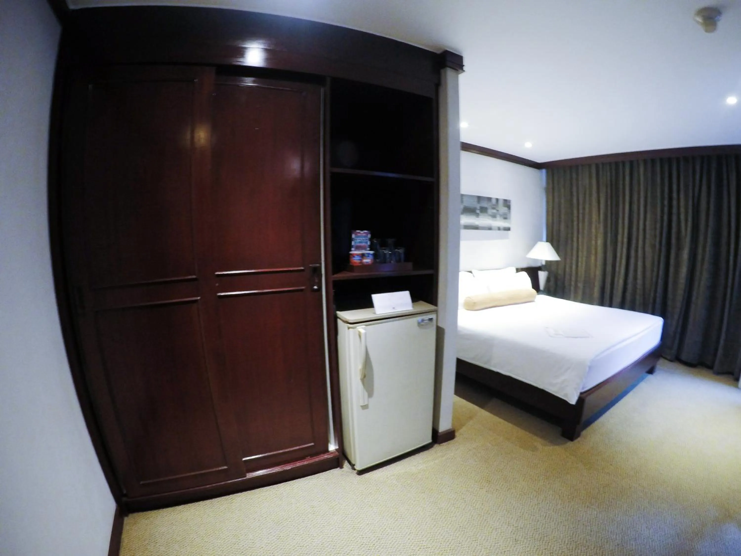 Bedroom, Bed in City Lodge Bangkok