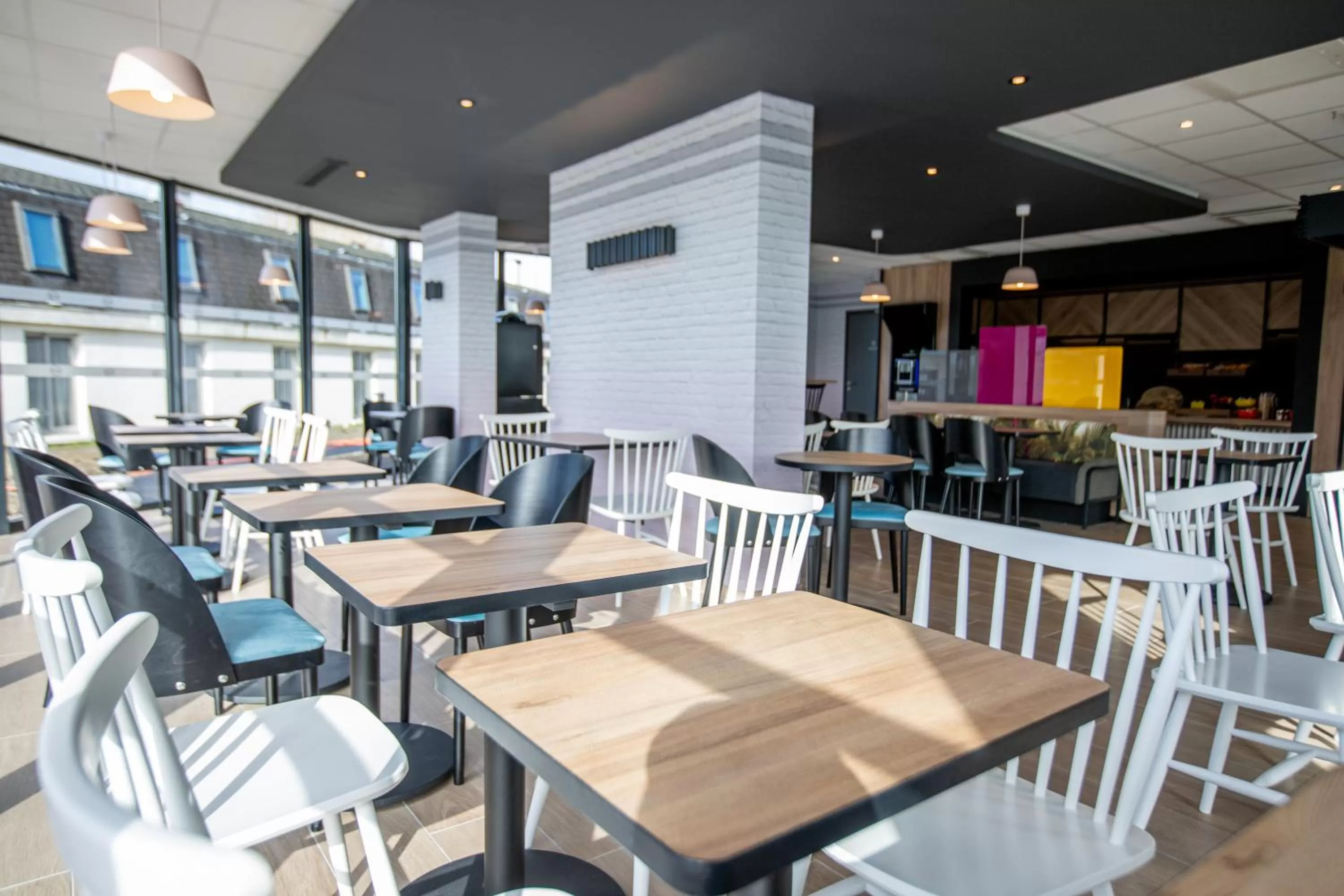 Restaurant/places to eat in B&B HOTEL Compiègne