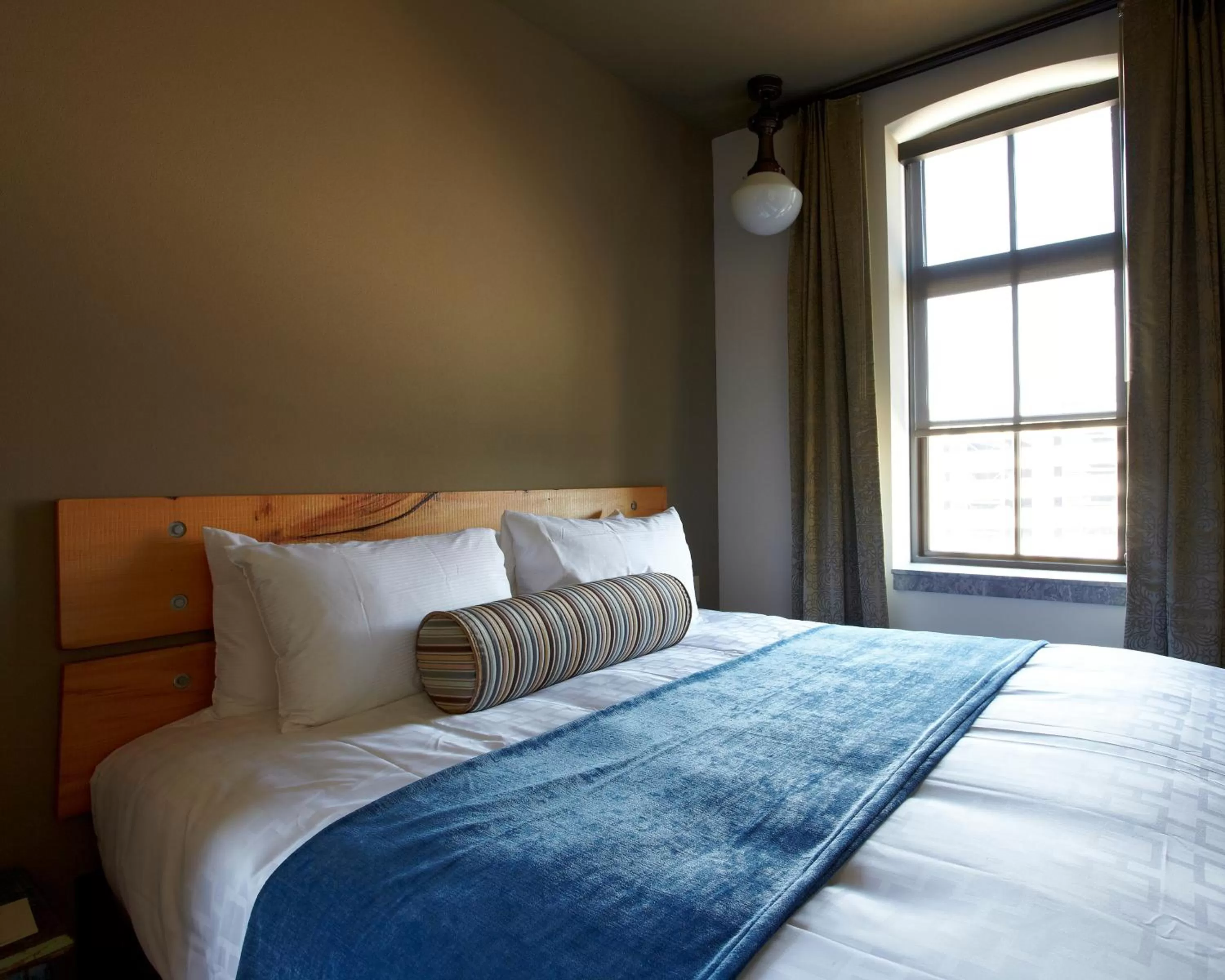 Guests, Bed in Brewhouse Inn and Suites
