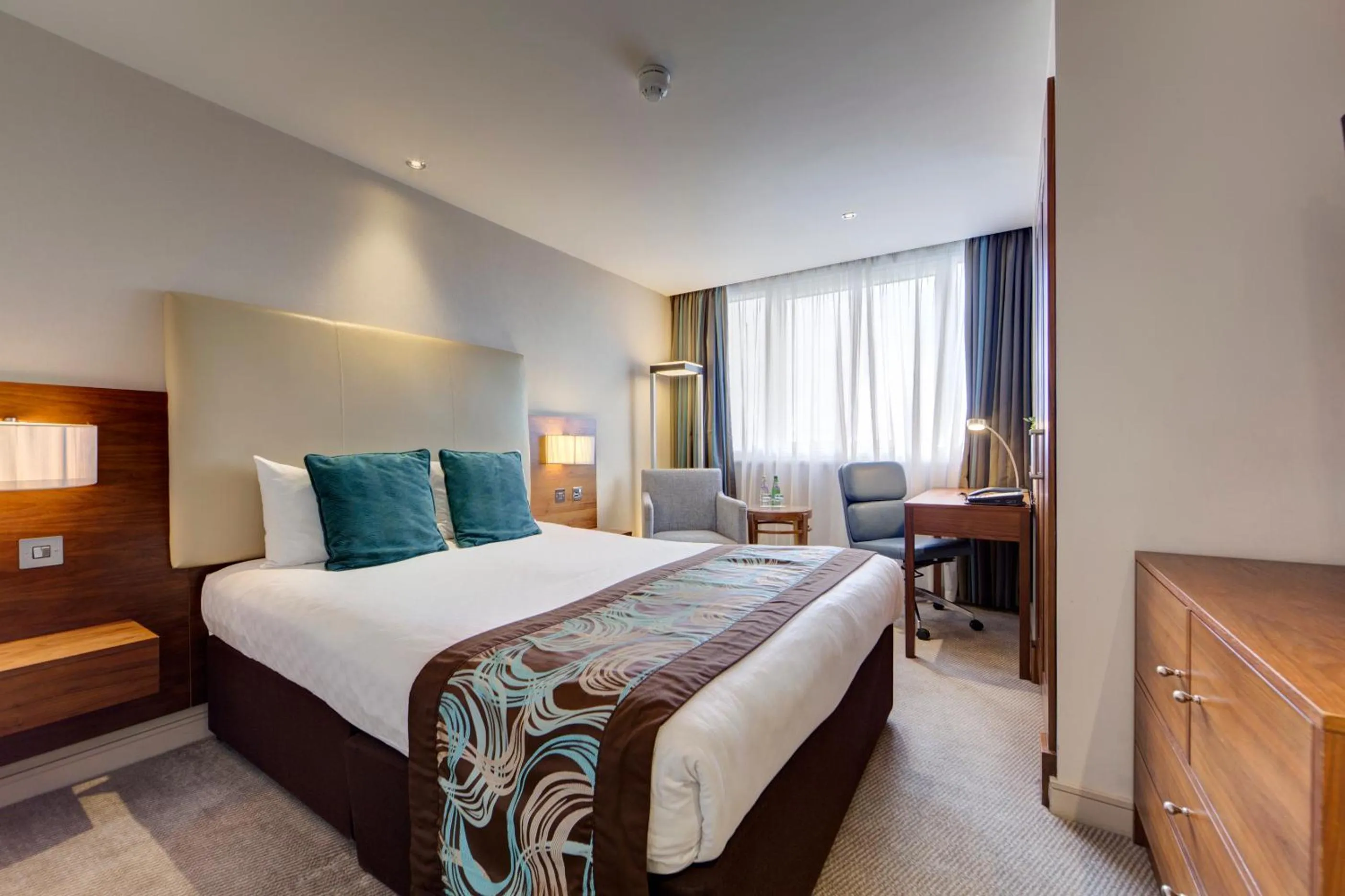 Deluxe Double with Garden View in Thistle London Hyde Park Kensington Gardens