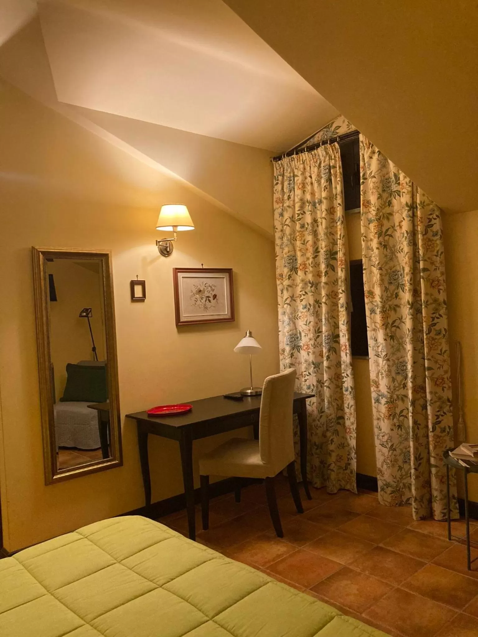 Photo of the whole room, TV/Entertainment Center in B&B MontAlbano