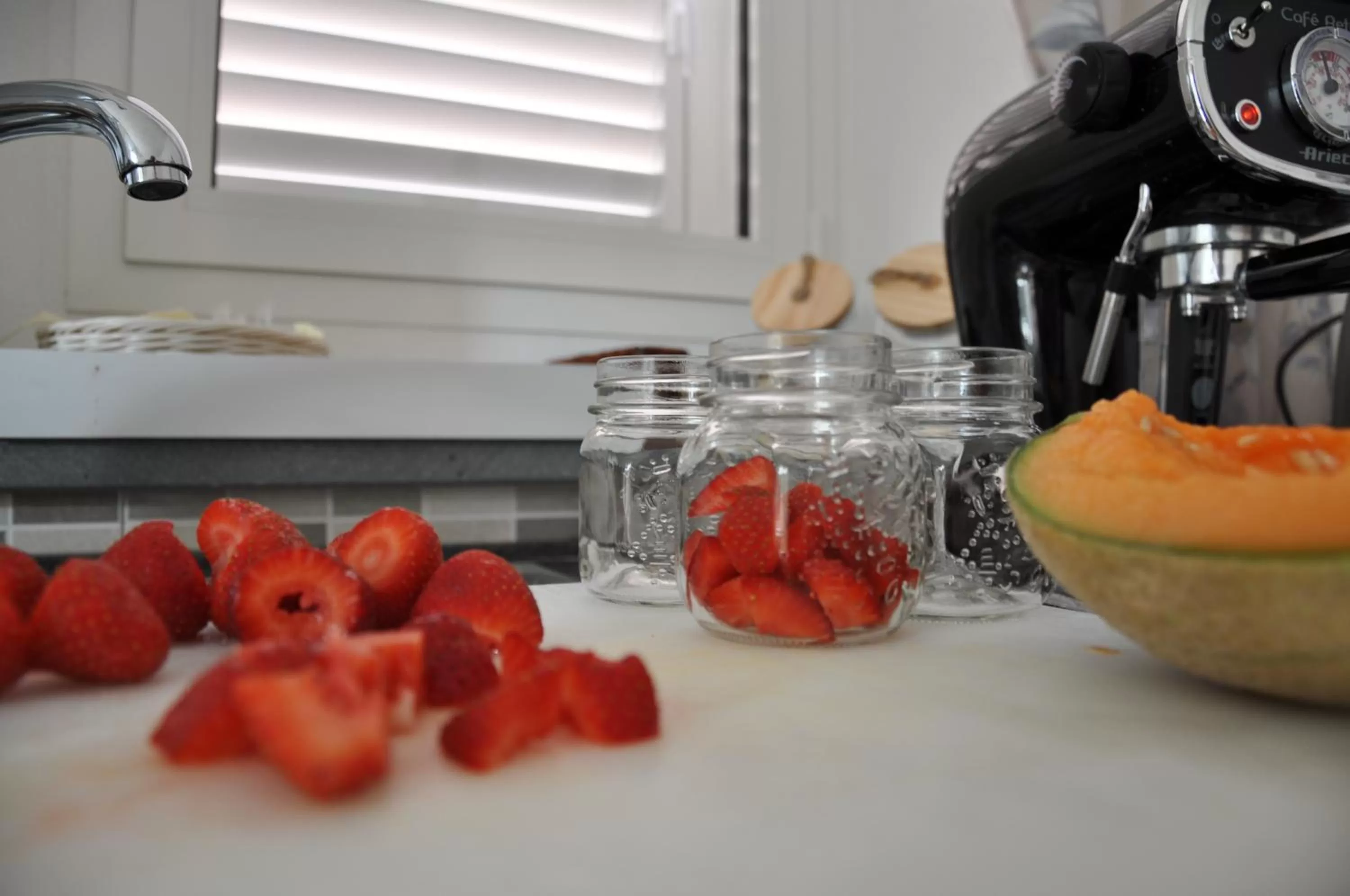 Coffee/tea facilities in B&B Les Chambres Rooms & Suite