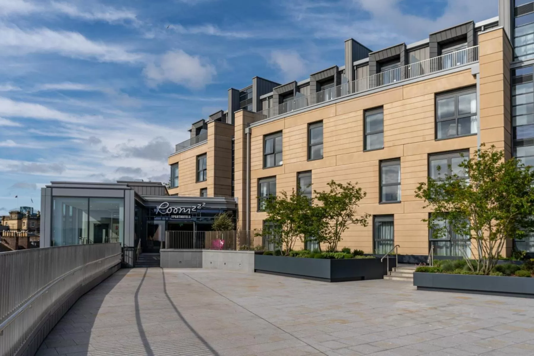 Property building in Roomzzz Edinburgh