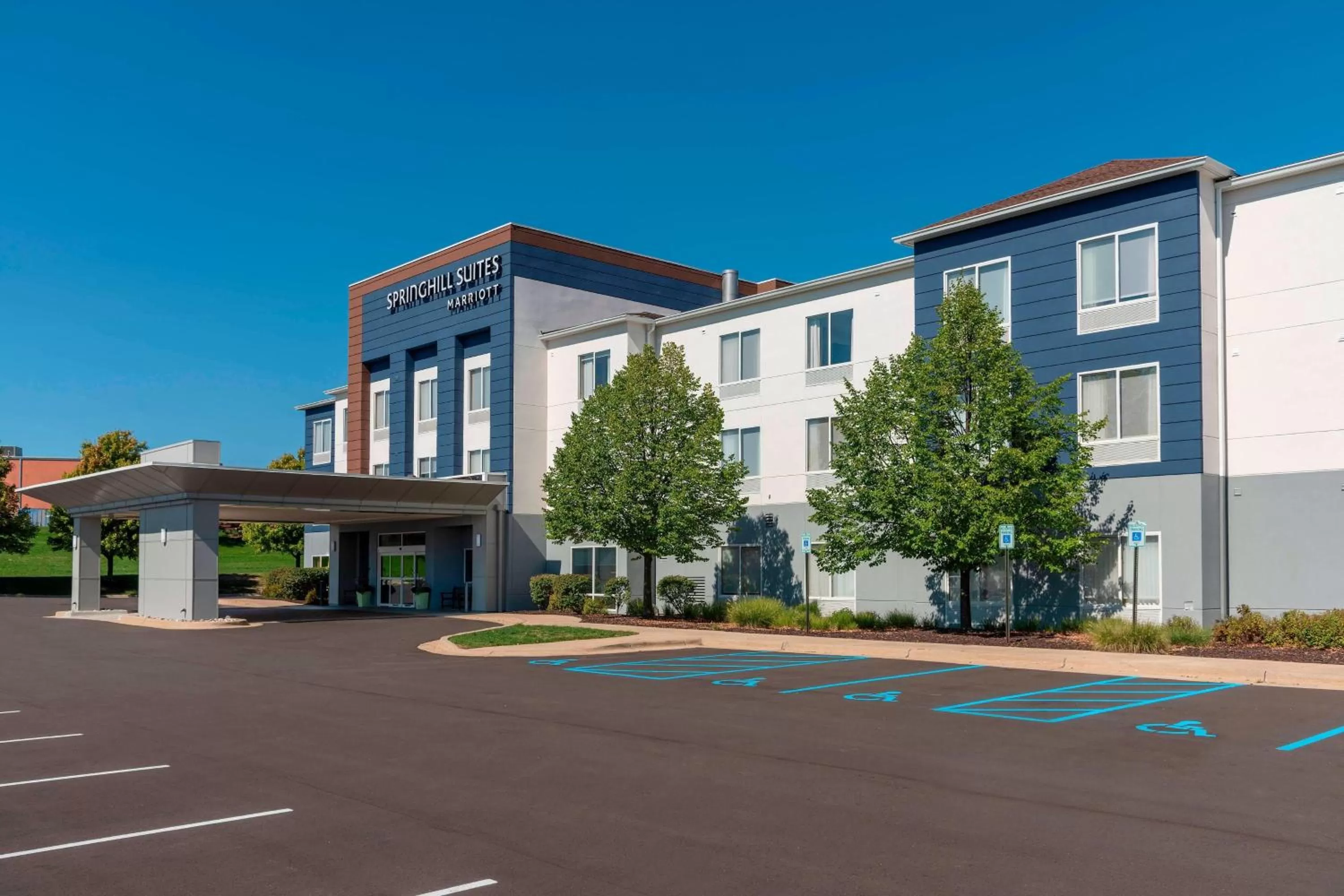 Property building in SpringHill Suites Grand Rapids North