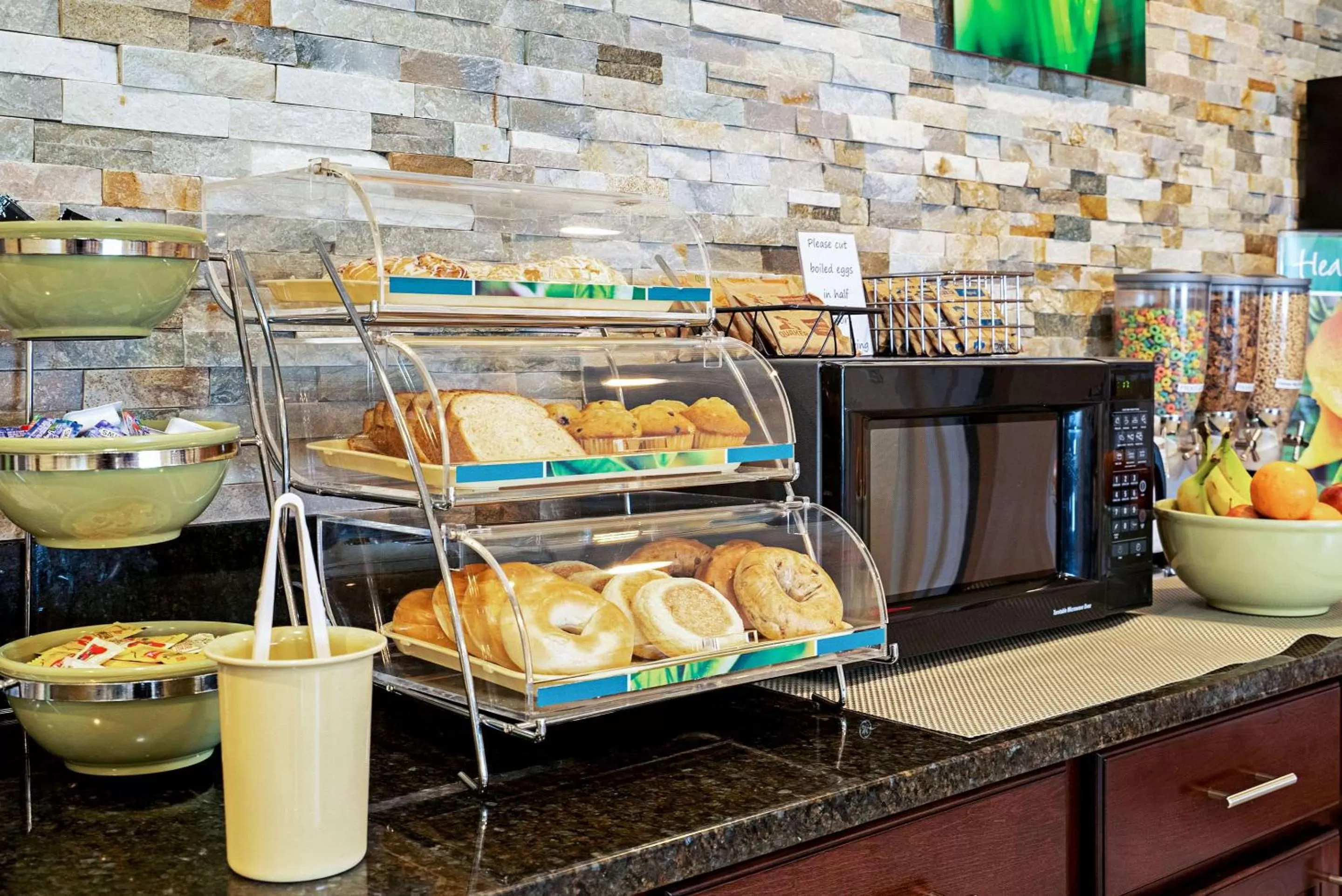 Restaurant/places to eat in Quality Inn & Suites Robbinsville