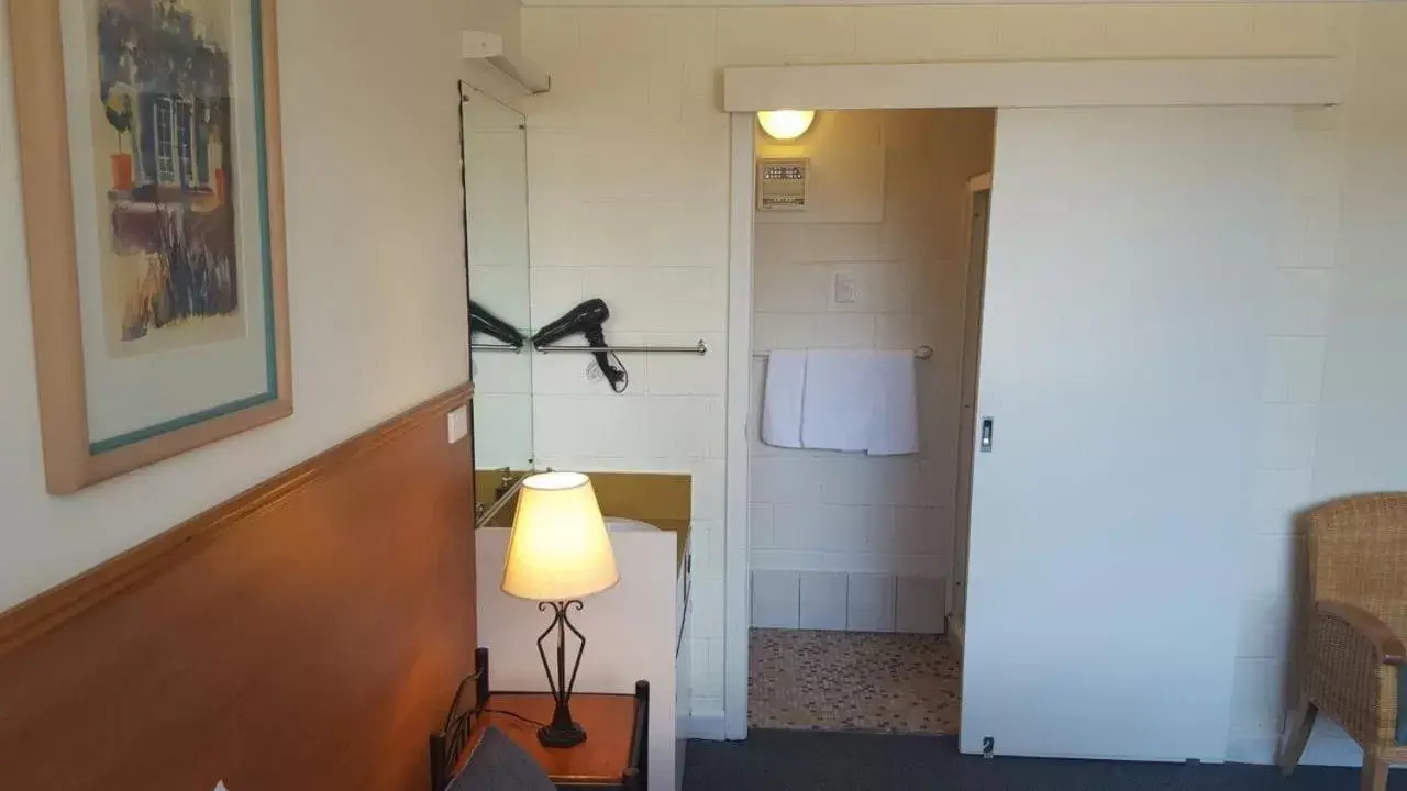 Budget Single Room - single occupancy in Mt Lyell Motor Inn Budget Single Room - single occupancy in Mt Lyell Motor Inn