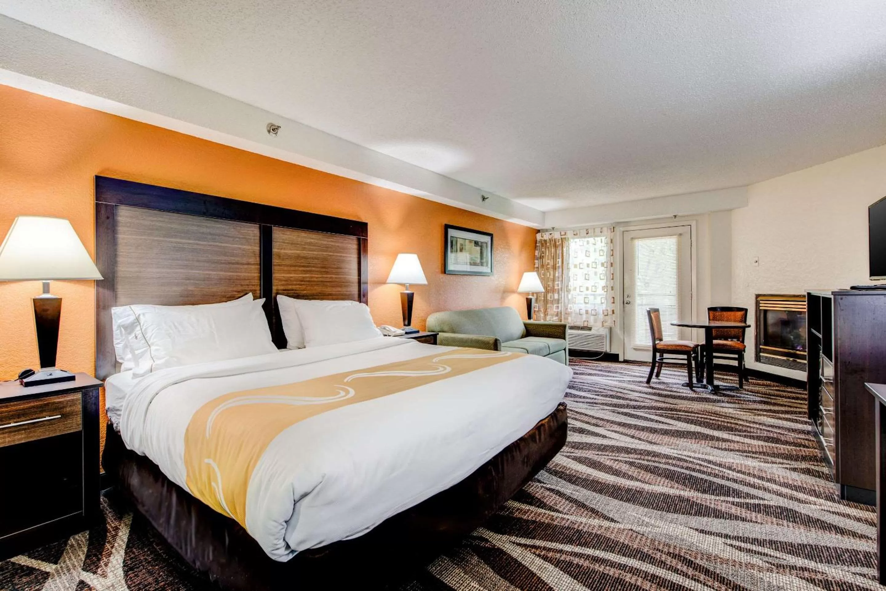 Photo of the whole room, Bed in Quality Inn Creekside - Downtown Gatlinburg