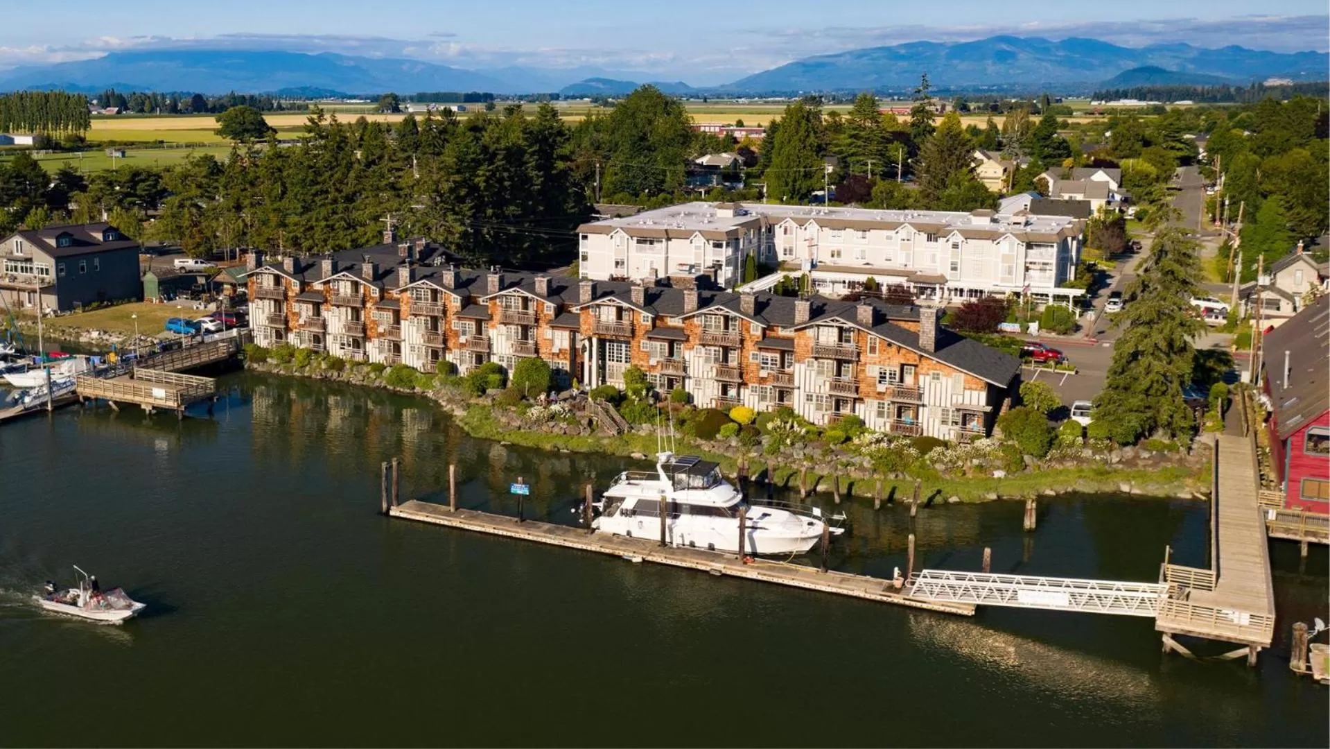 Bird's eye view, Bird's-eye View in La Conner Channel Lodge
