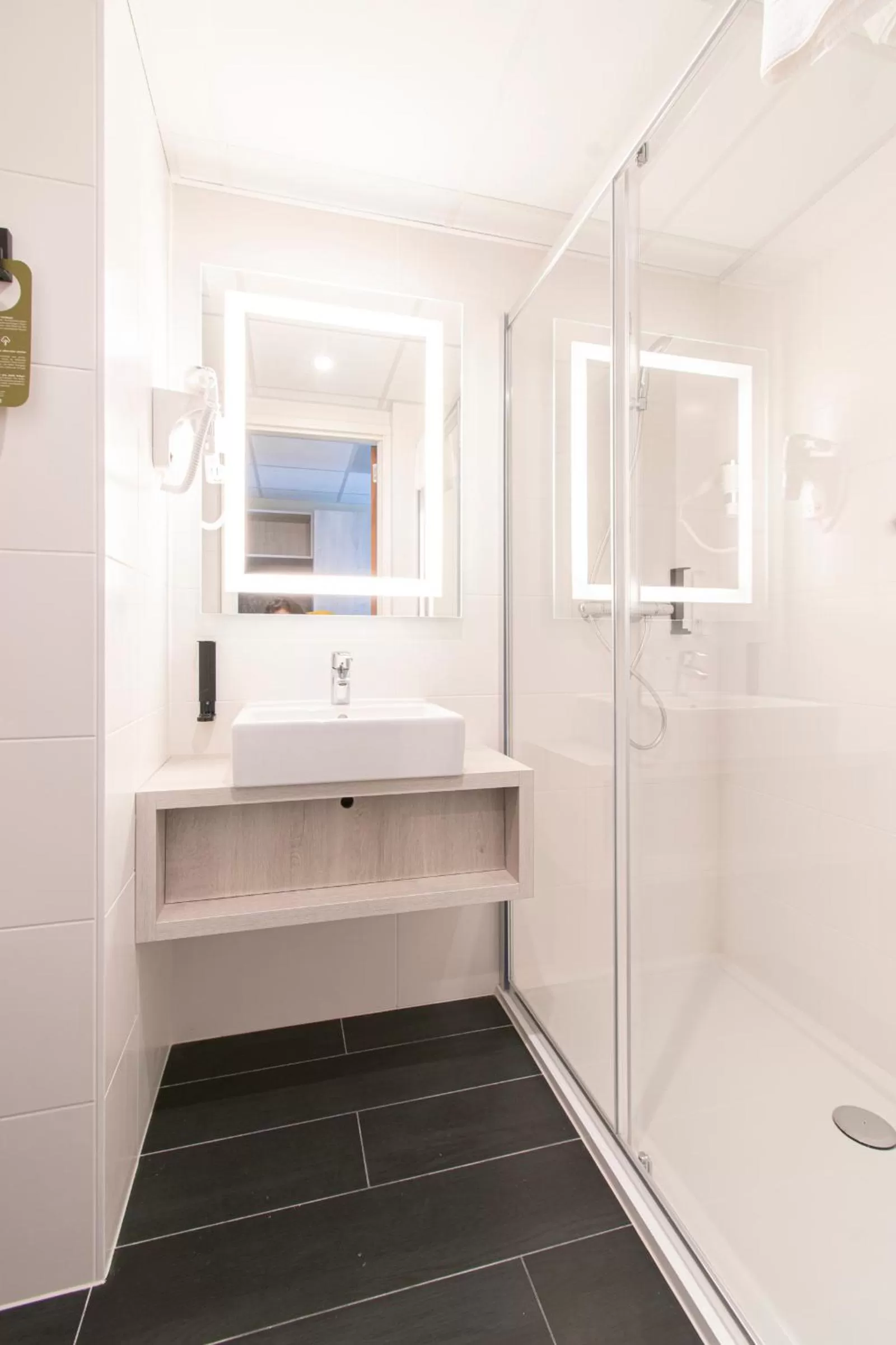 Bathroom in ibis Styles Zeebrugge