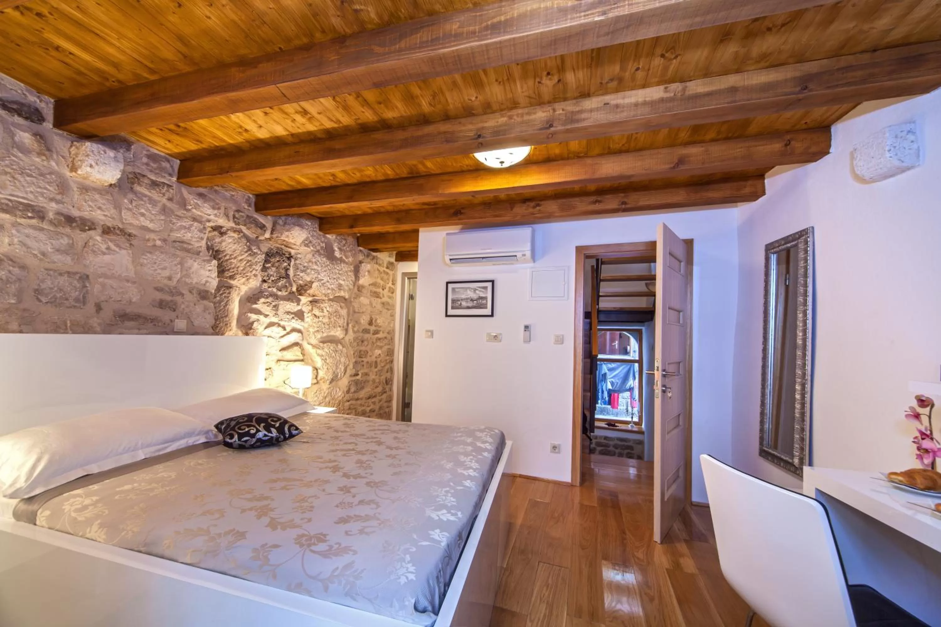 Coffee/tea facilities, Bed in Villa Split Heritage Hotel