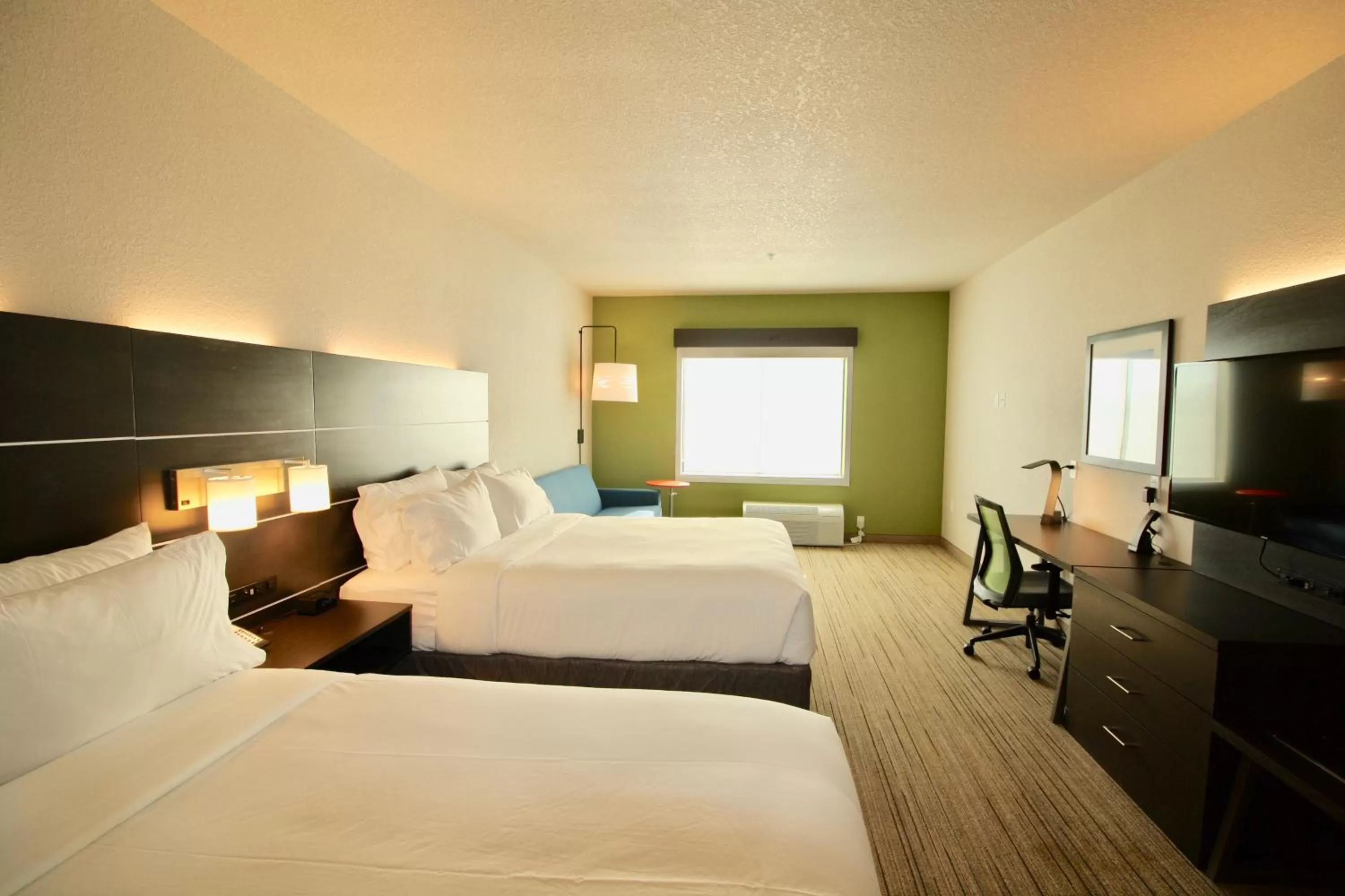 Bed in Holiday Inn Express & Suites - Kirksville - University Area by IHG