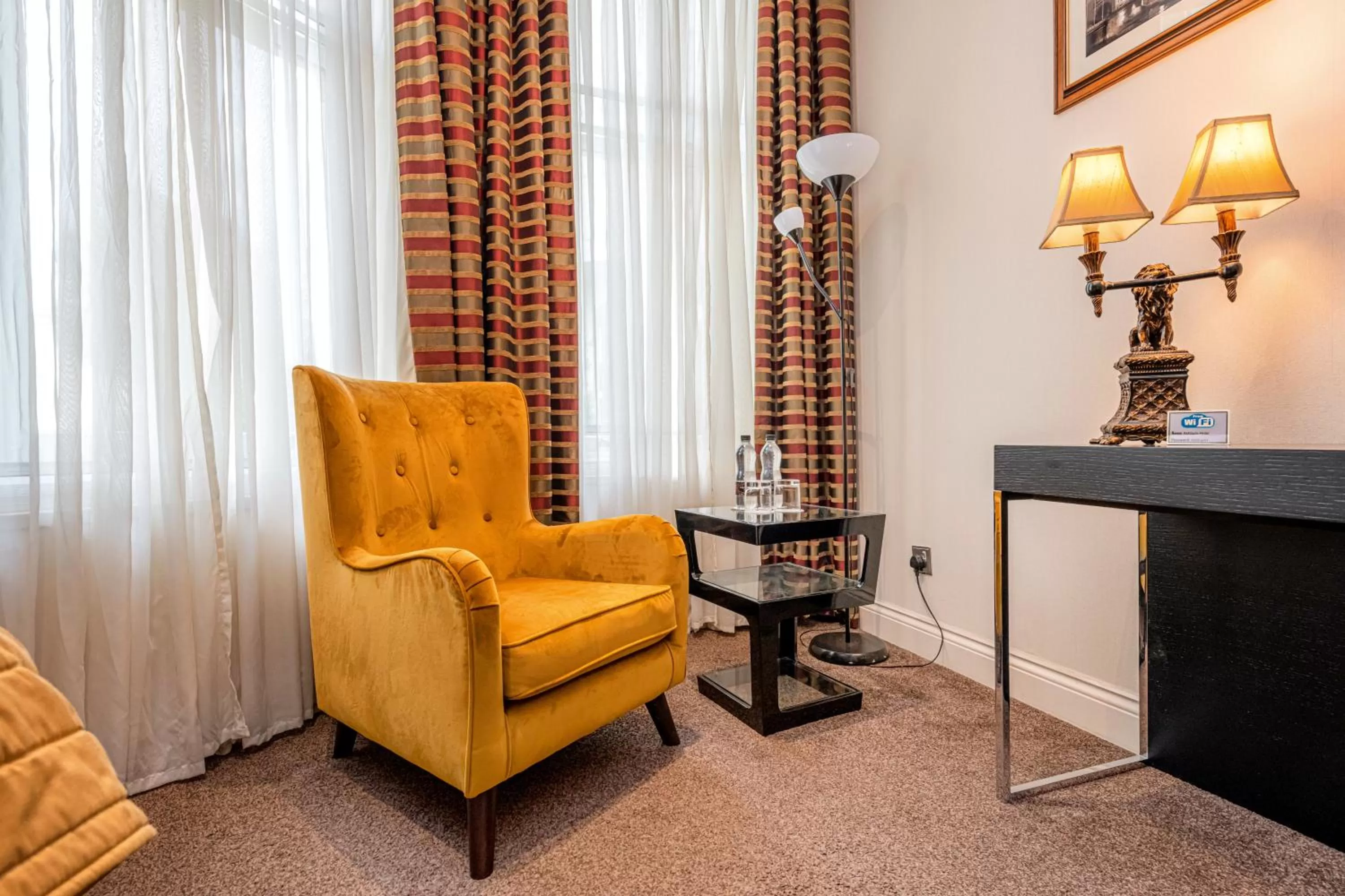 Seating area in Ashburn Hotel