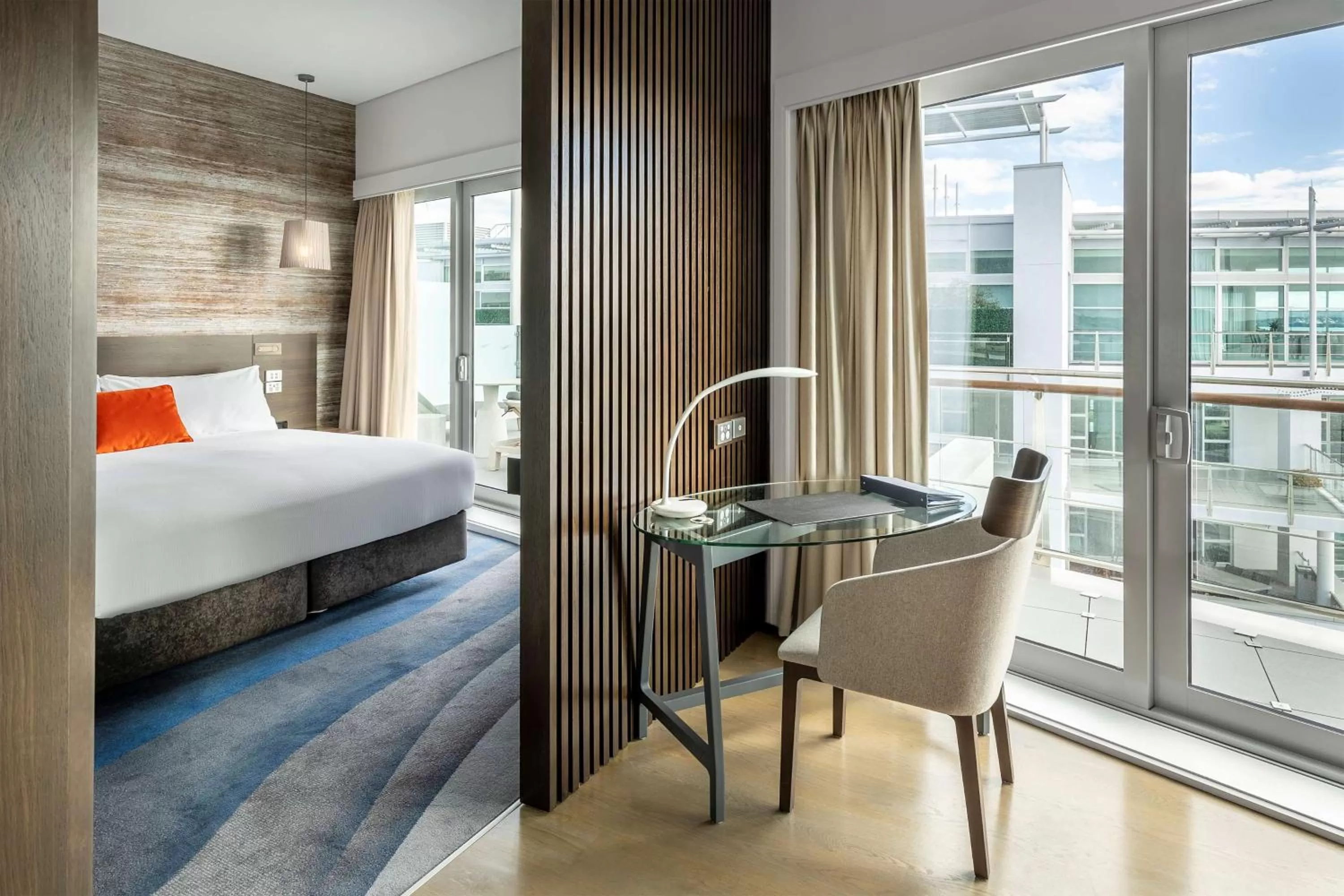 Bedroom, Bed in Hilton Auckland
