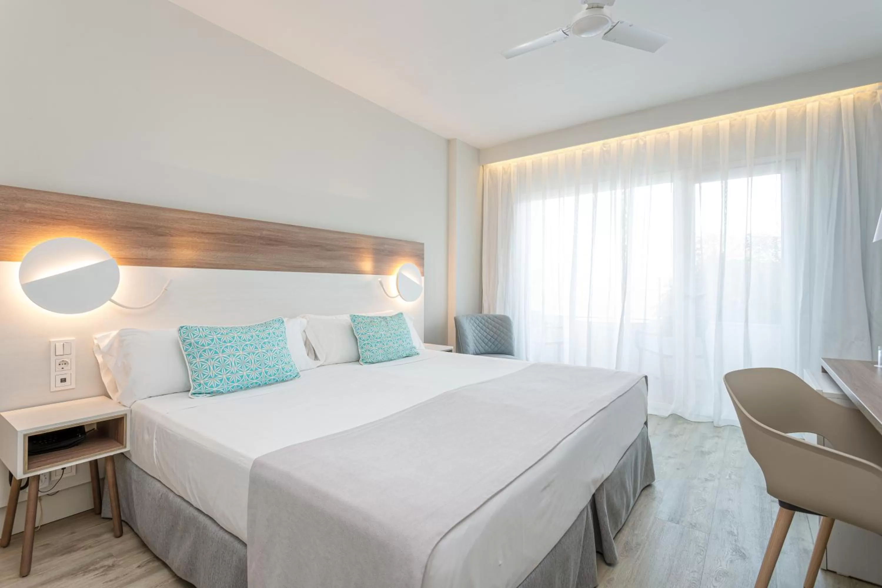 Bed in Hotel Benalma Costa del Sol