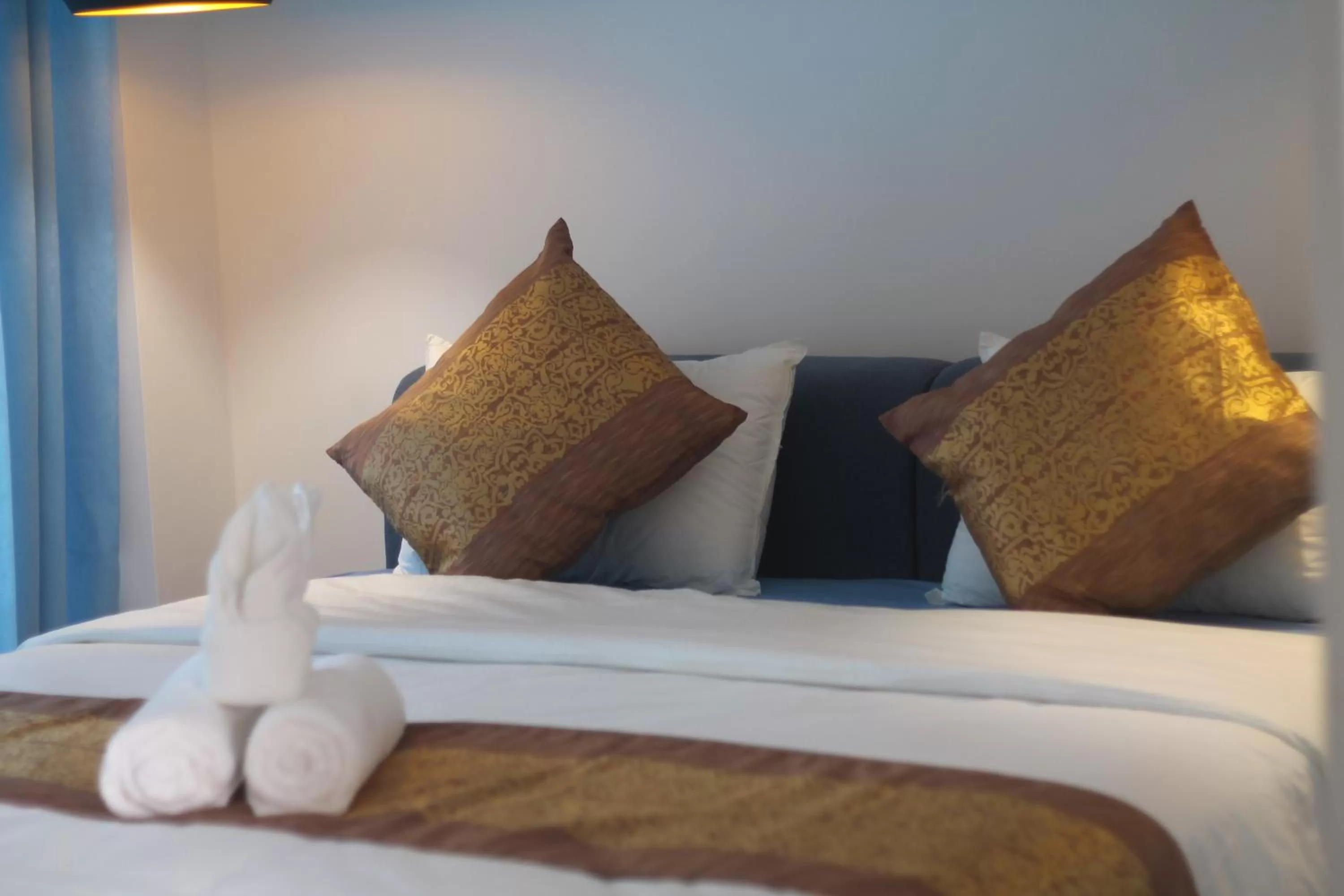 Bedroom, Bed in Benny's City Hotel