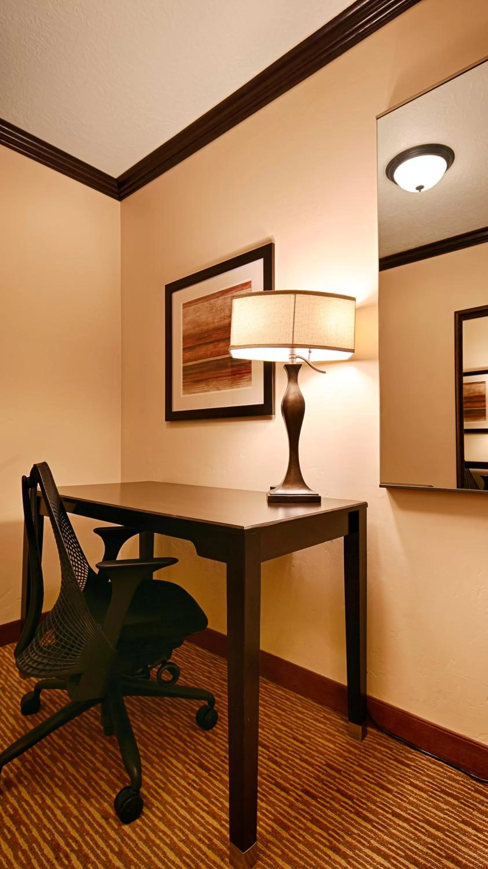 Seating area in Park Inn by Radisson, Salt Lake City-Midvale