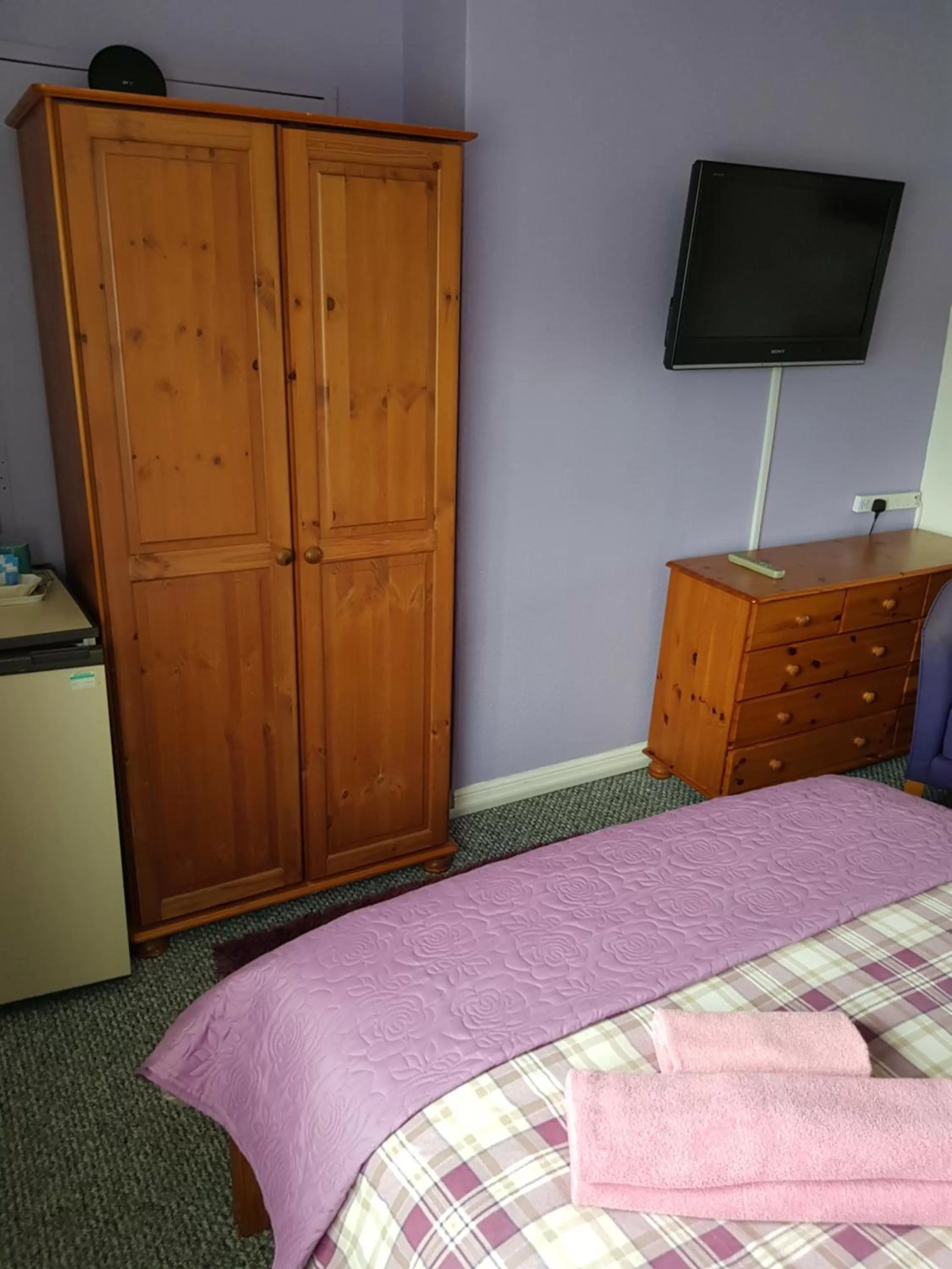 Bedroom, Bed in Sunnyside Hotel