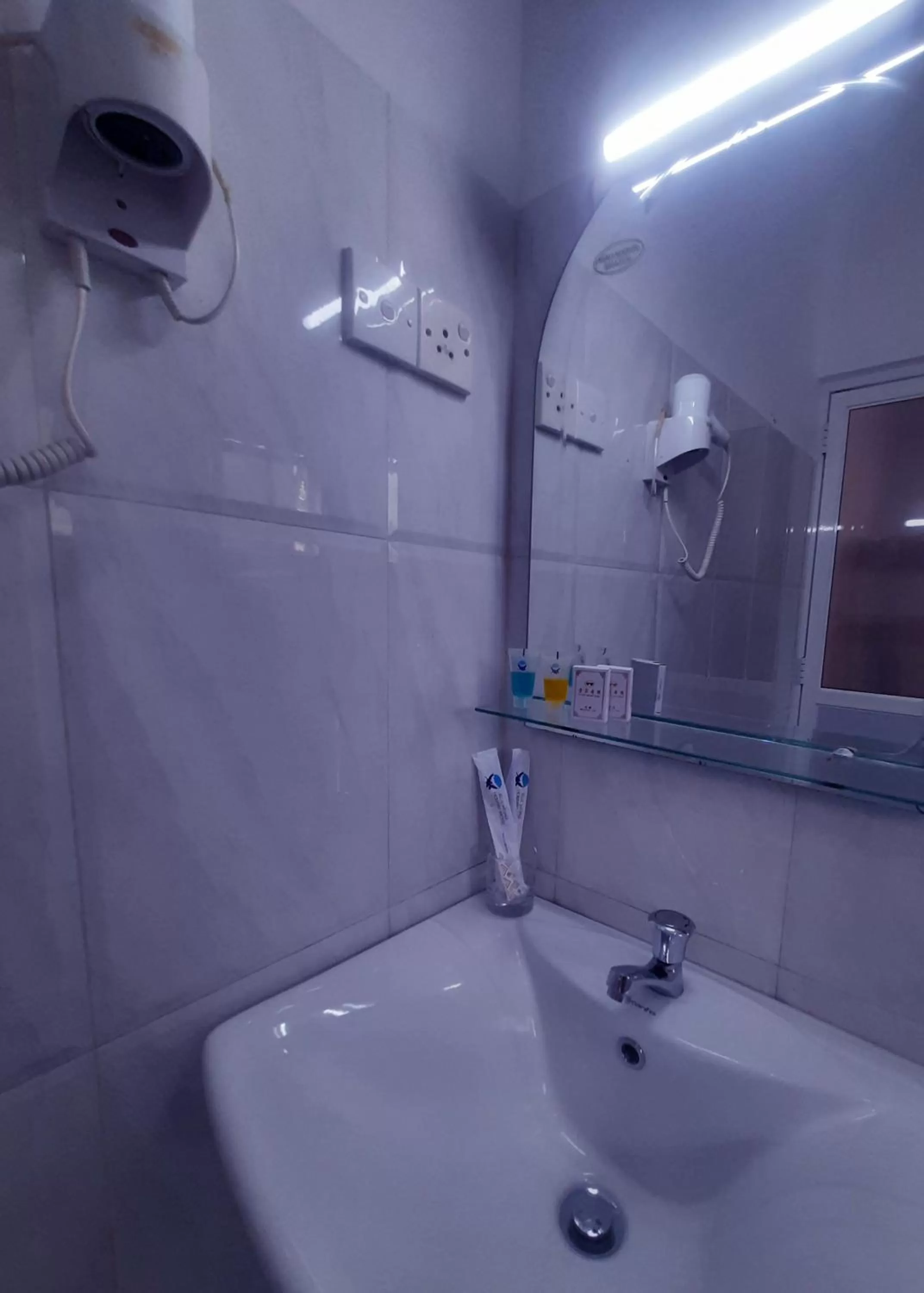 Shower in Mirissa Blue Whale Holiday Hotel