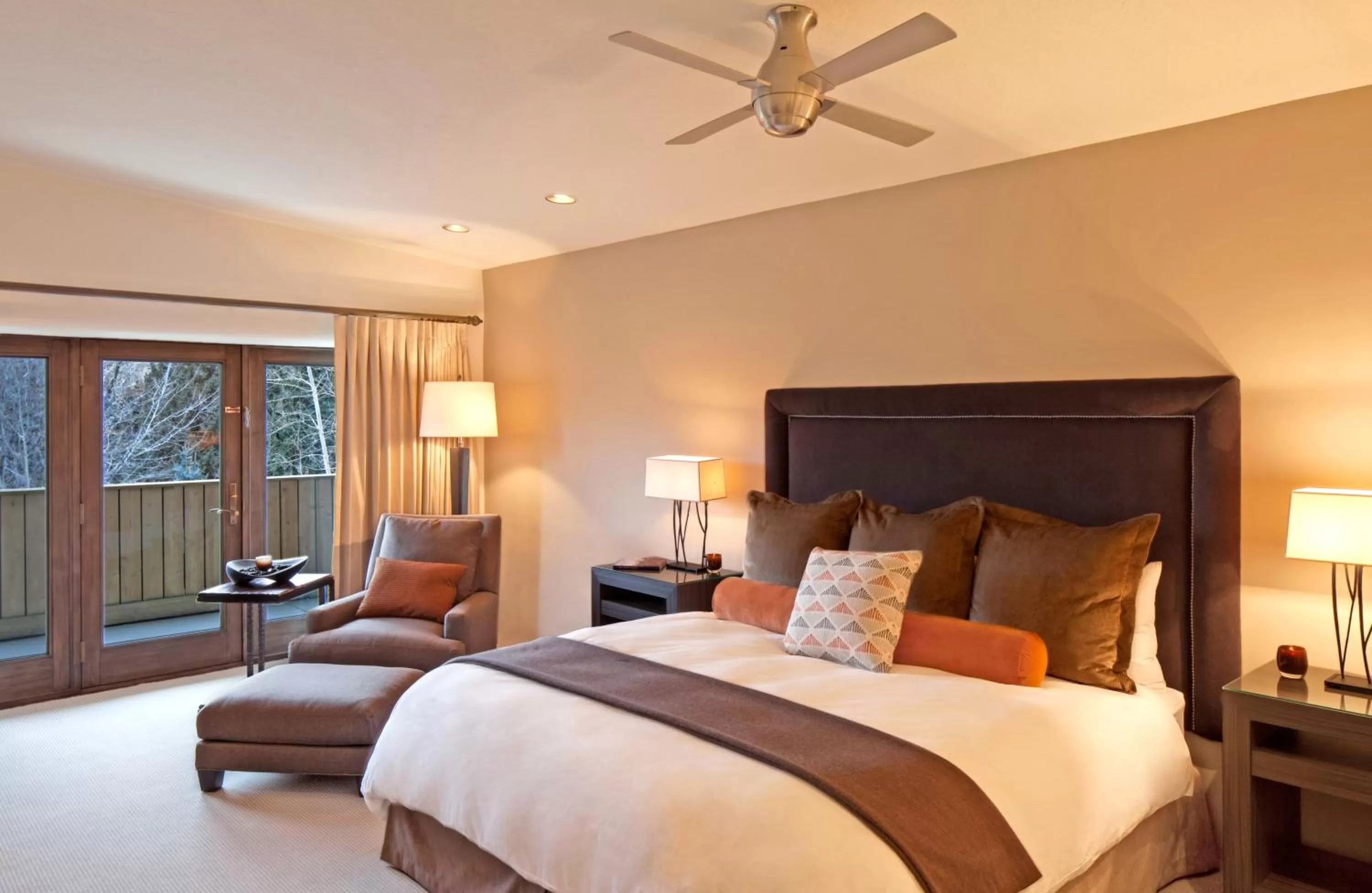 Bedroom, Bed in Knob Hill Inn