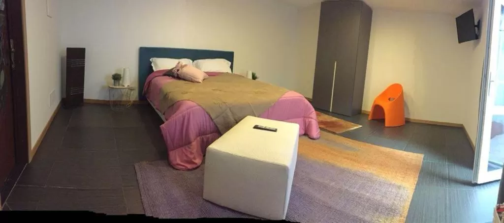 Spring, Bed in ROOM33