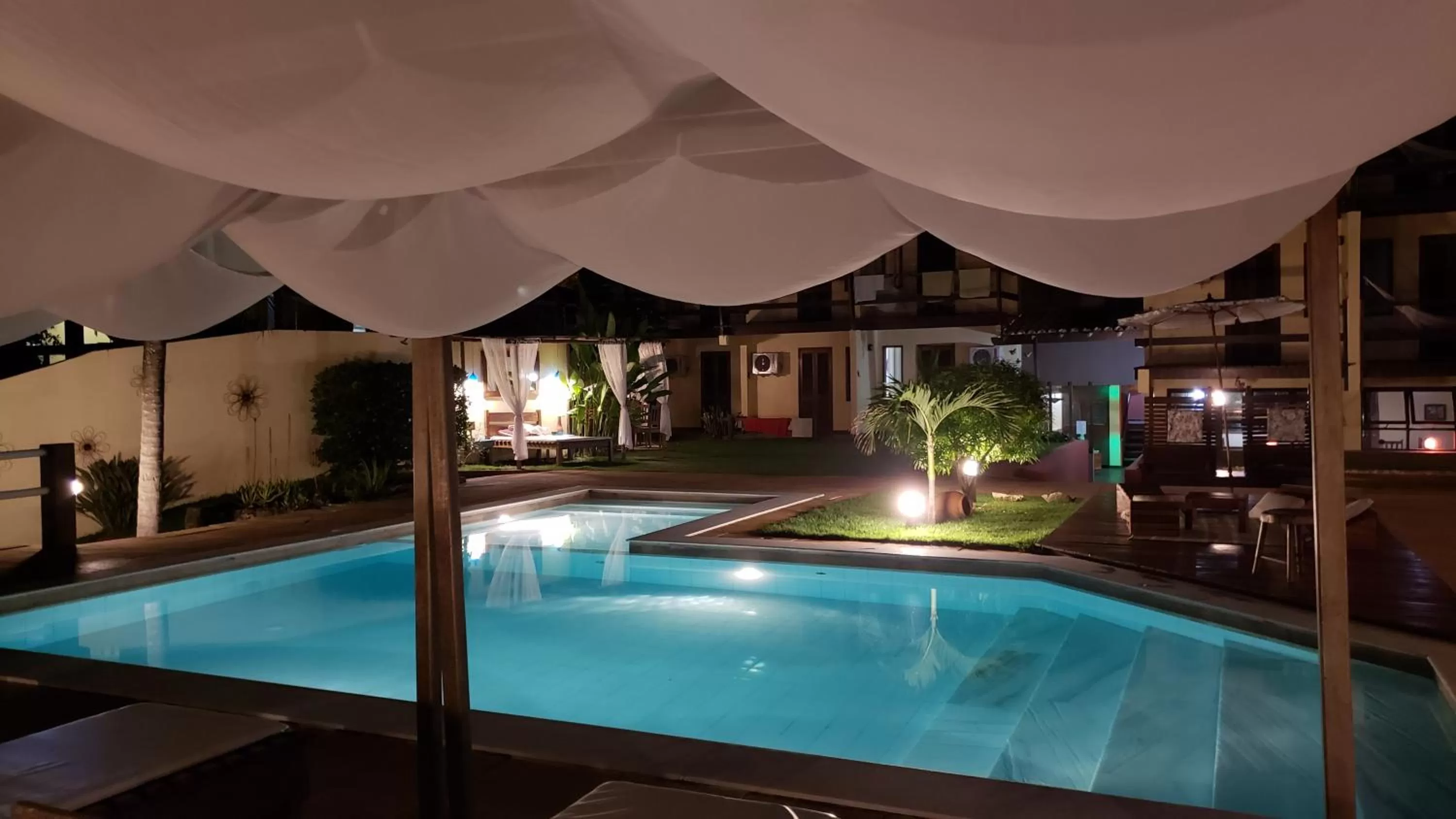 Garden, Swimming Pool in Pousada dos Hibiscus