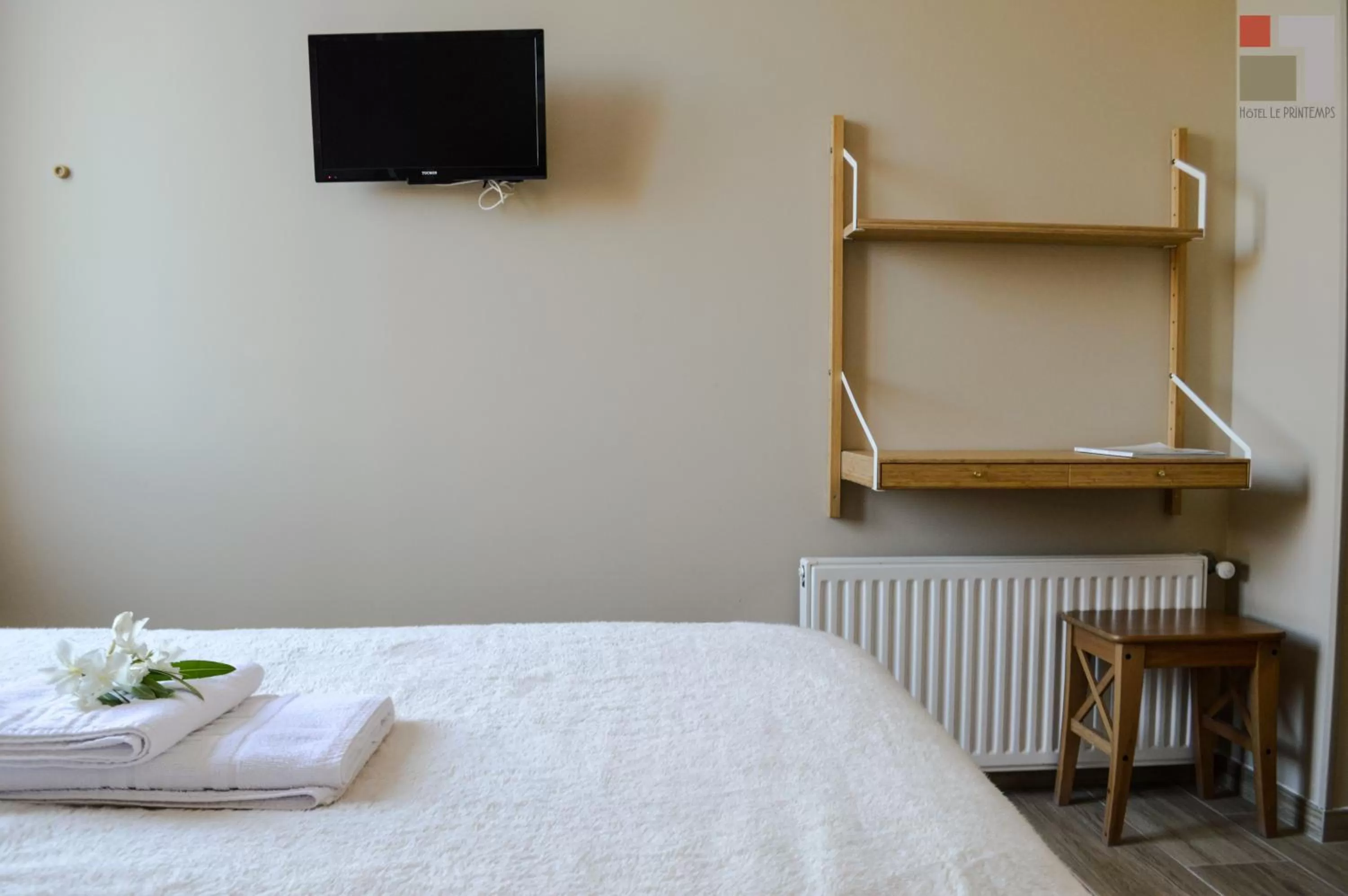 Bed in Hôtel Le Printemps