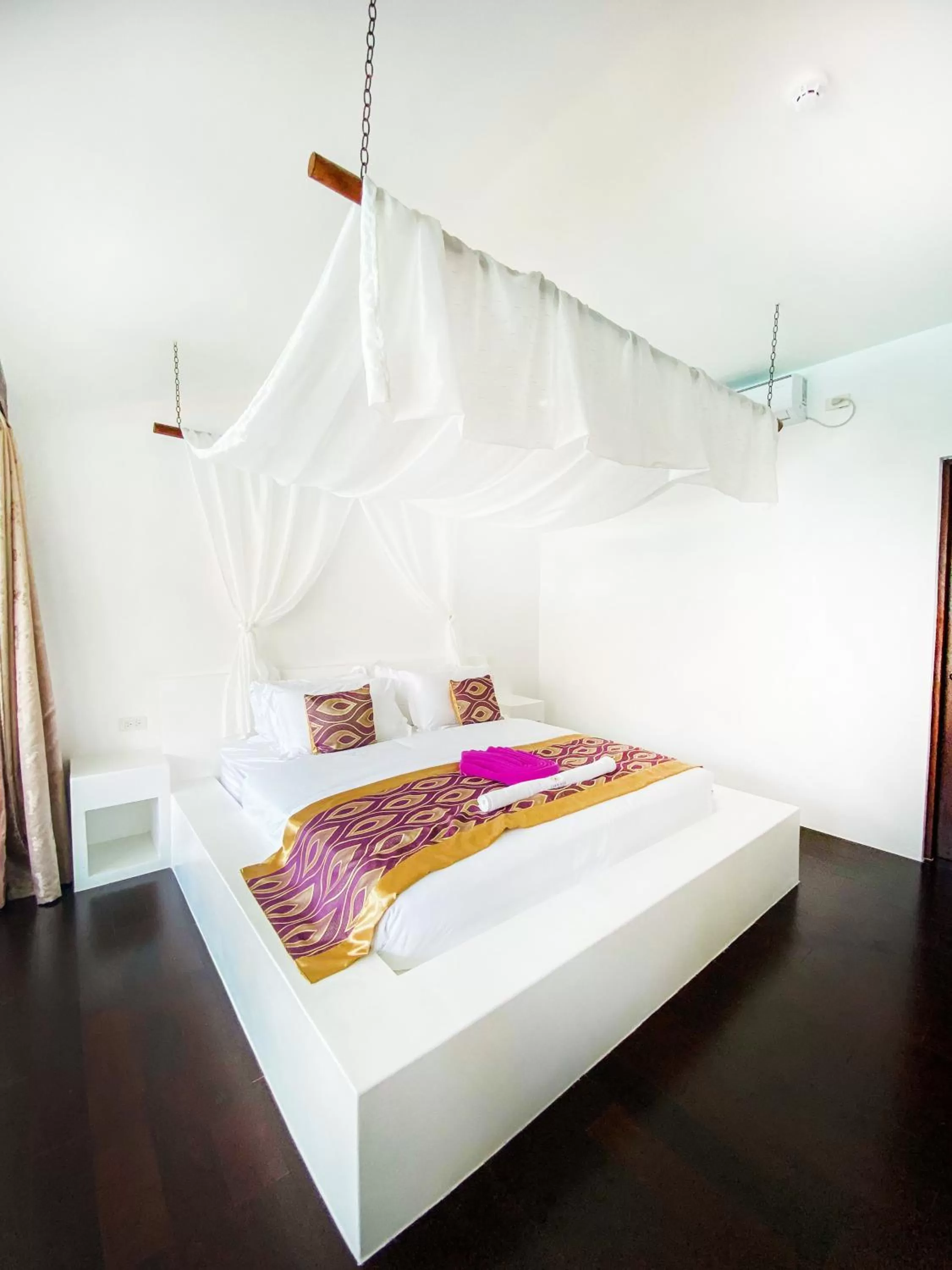 Bed in Carpe Diem Villas & Resort Dive & Stay resort