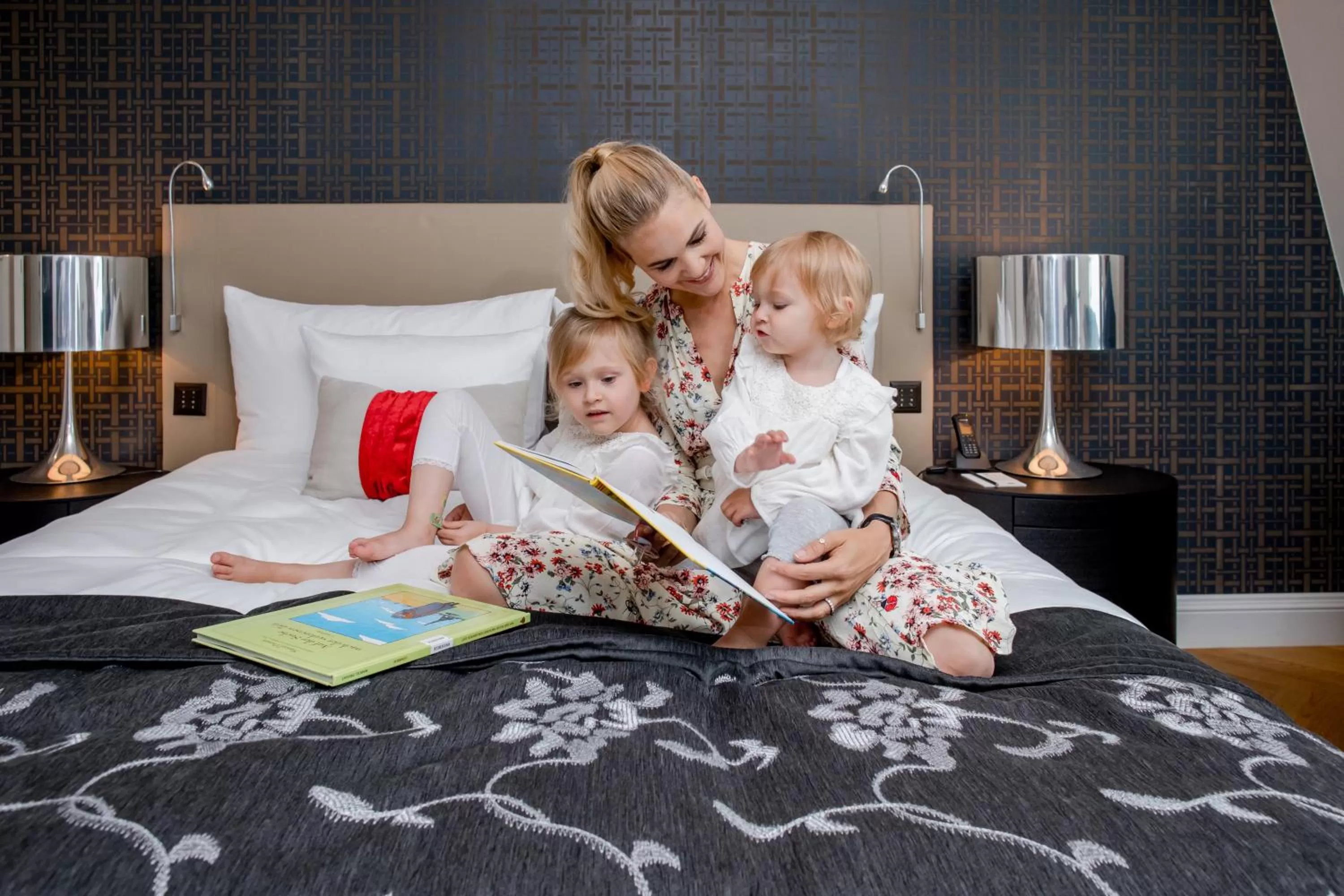 Photo of the whole room, Bed in Hotel Schweizerhof Bern & Spa