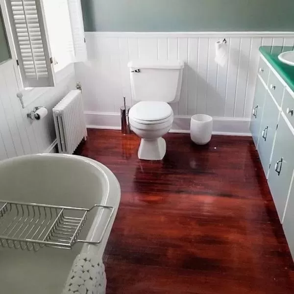 Bathroom in Hill Road Manor Bed & Breakfast