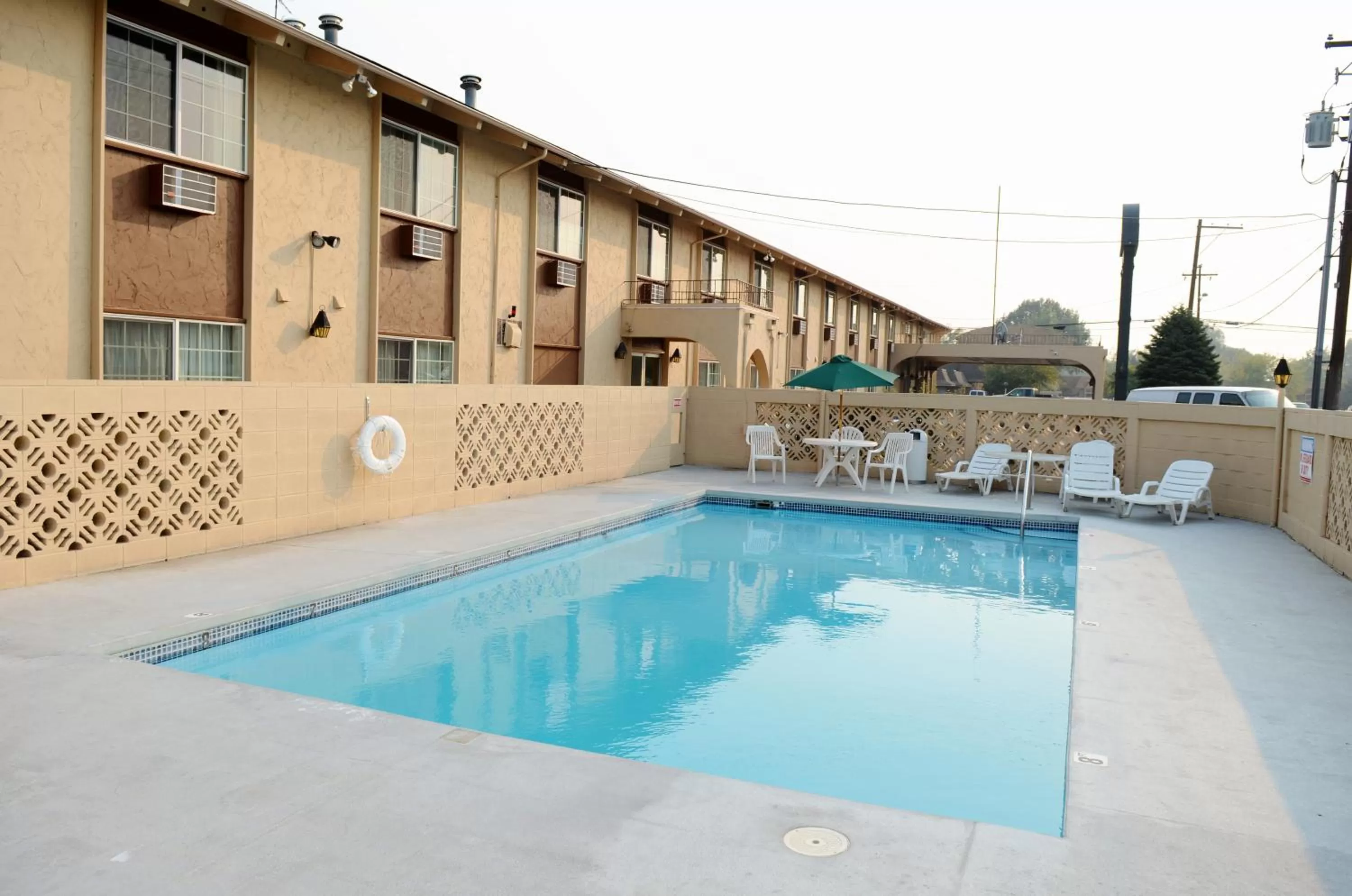 Swimming pool in Days Inn by Wyndham Yakima