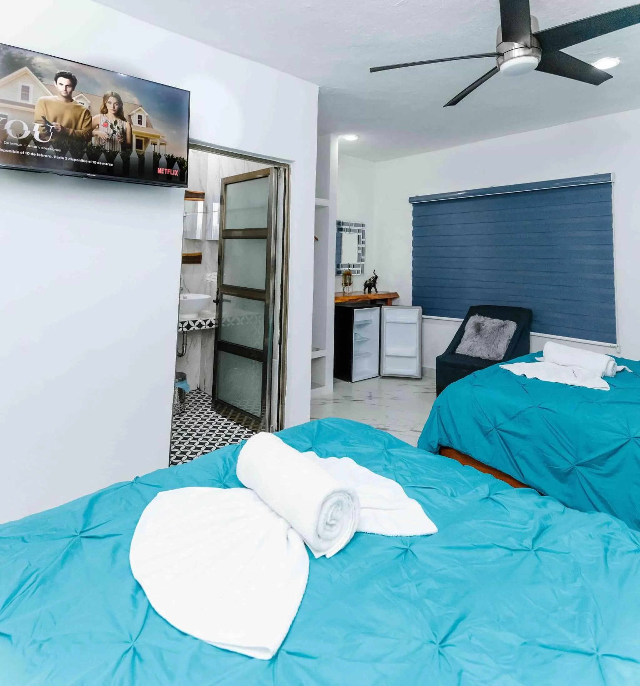 Photo of the whole room, Bed in Hotel Naomi City center