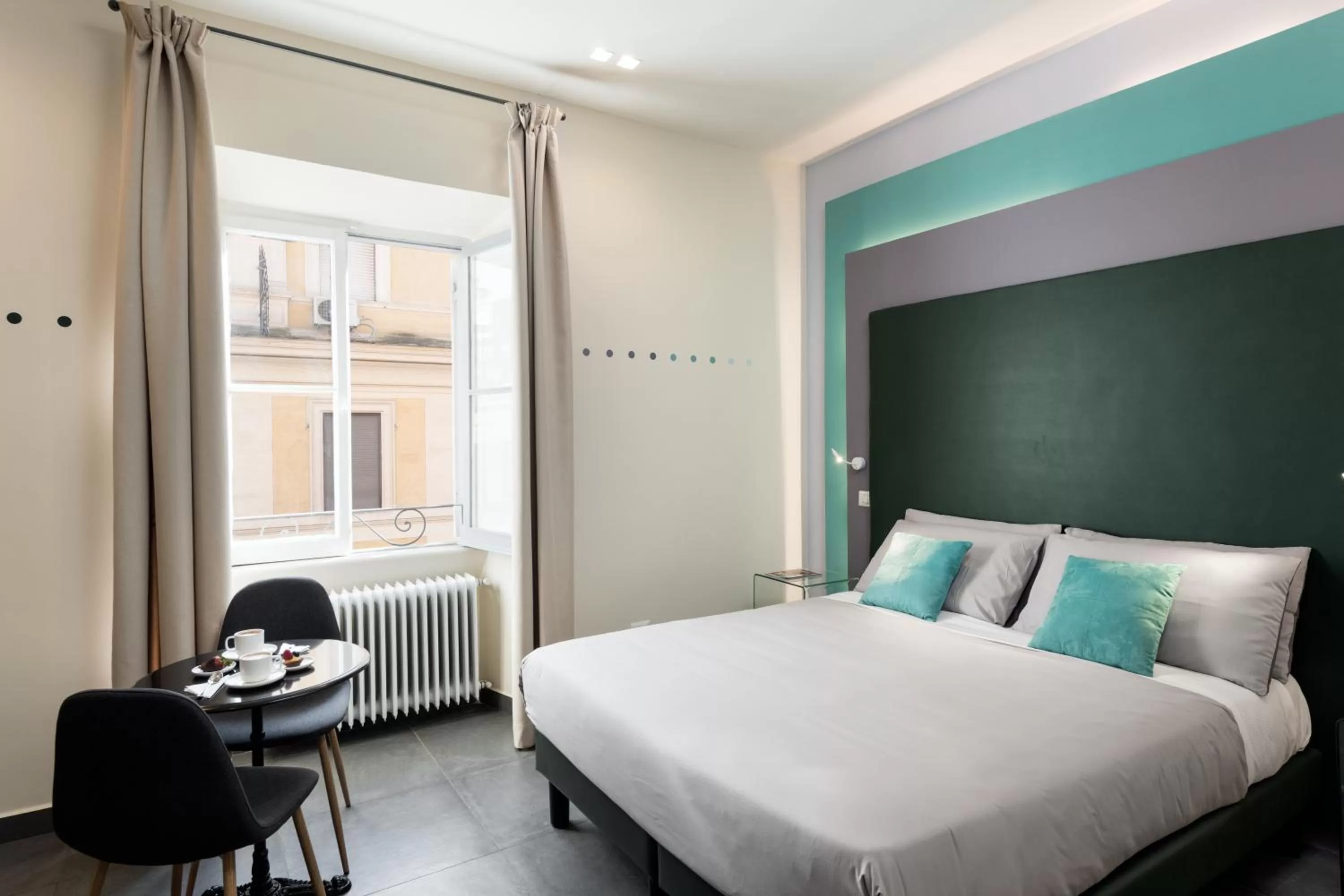 Bed in Circle in the Square