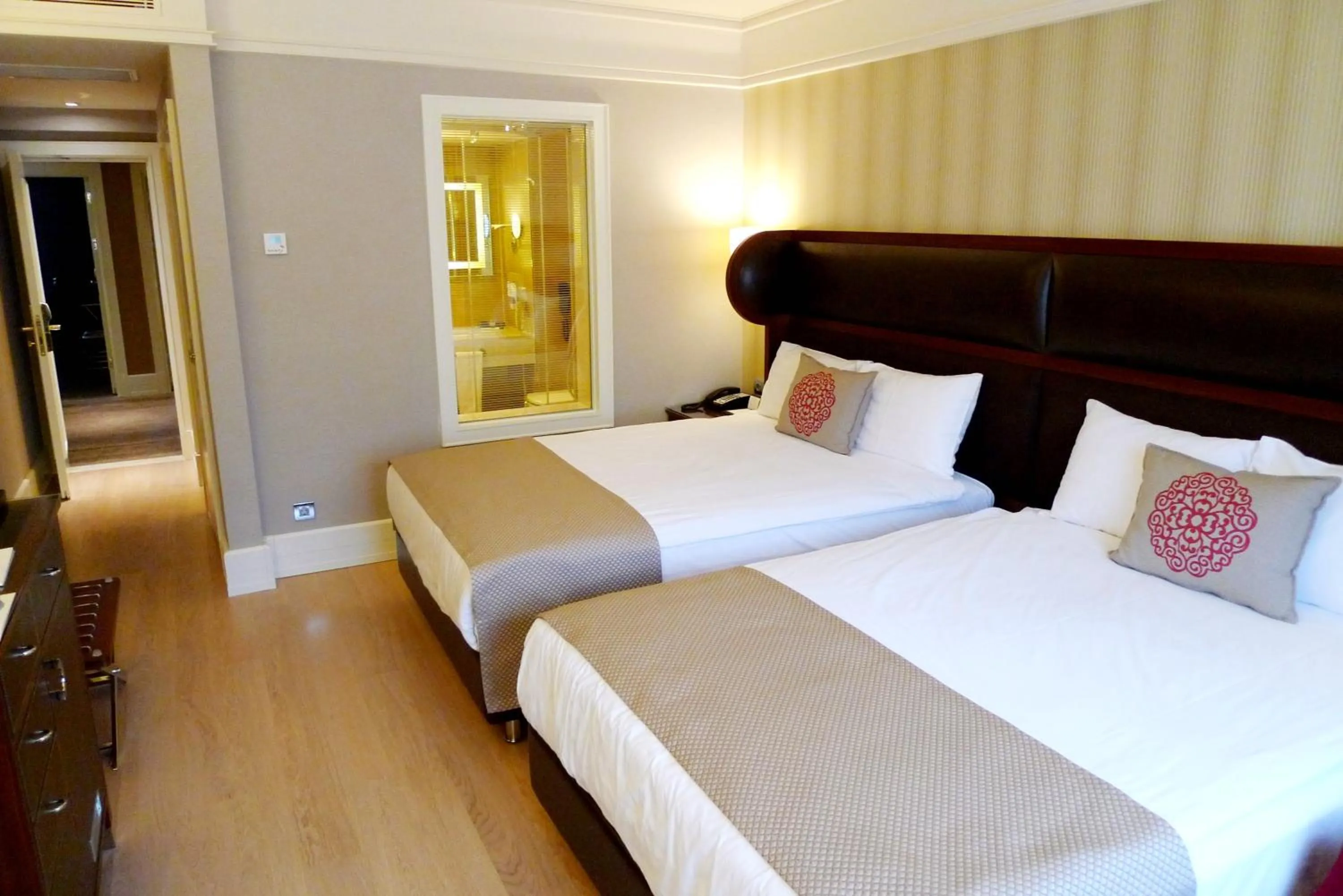 Bed in Titanic Comfort Sisli