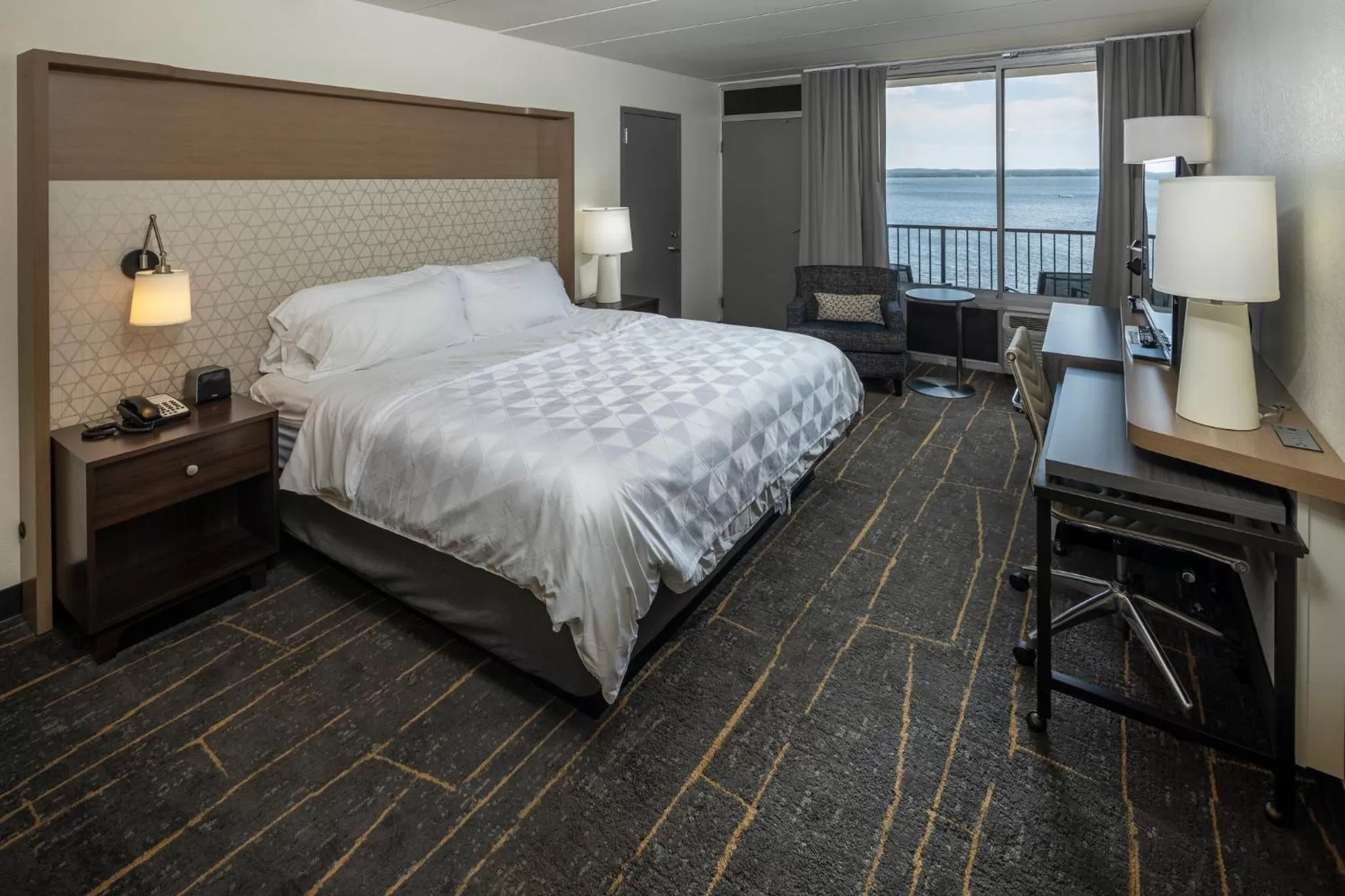 Photo of the whole room, Bed in Holiday Inn Detroit Lakes by IHG