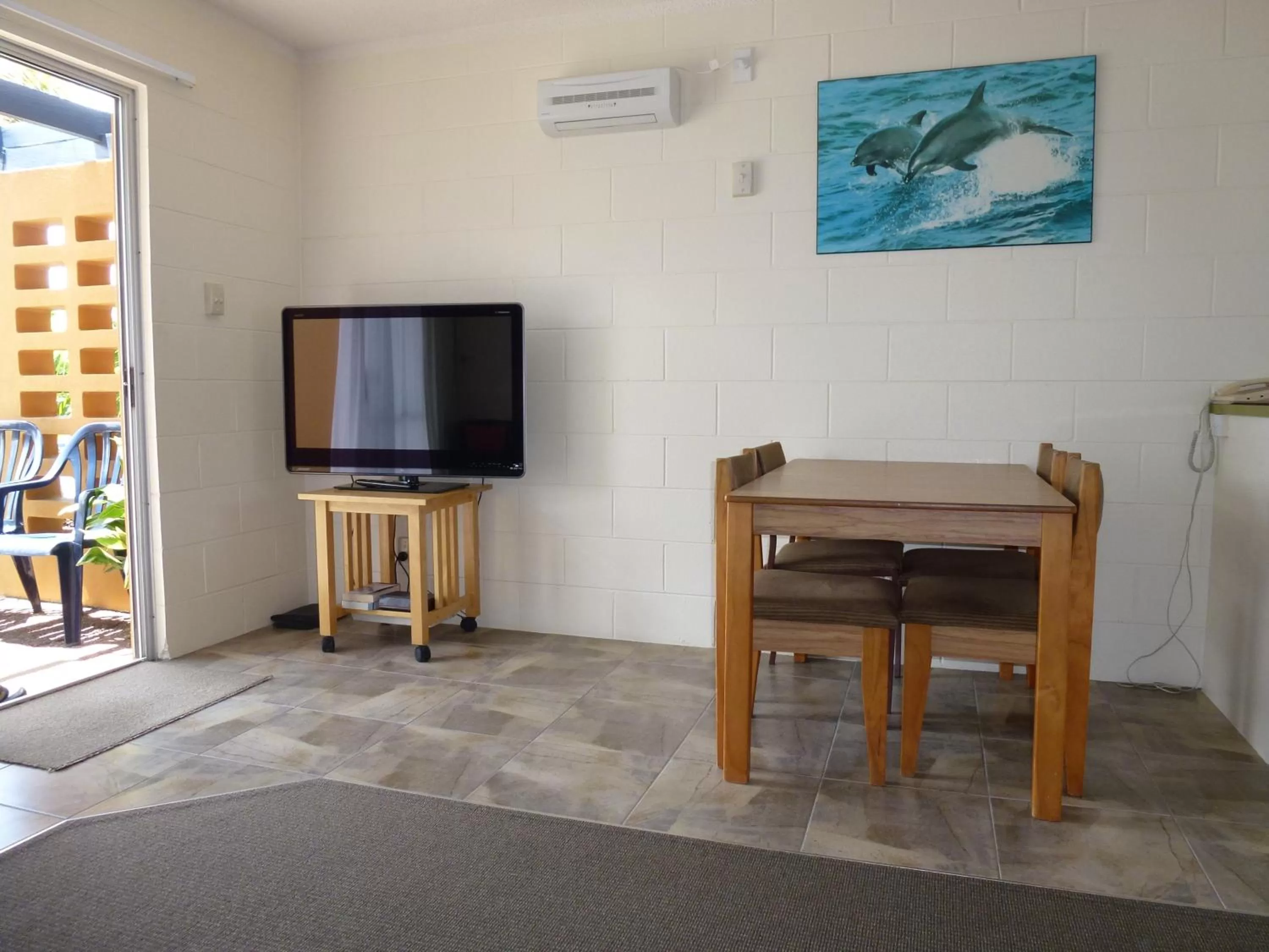 Photo of the whole room, TV/Entertainment Center in Mana-Nui Motel