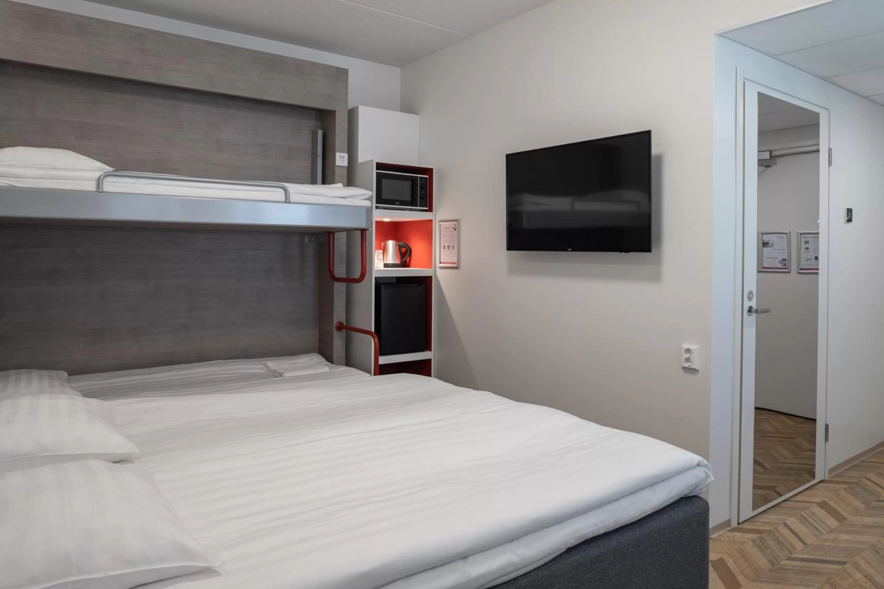 TV and multimedia, Bed in Omena Hotel Vaasa Espen