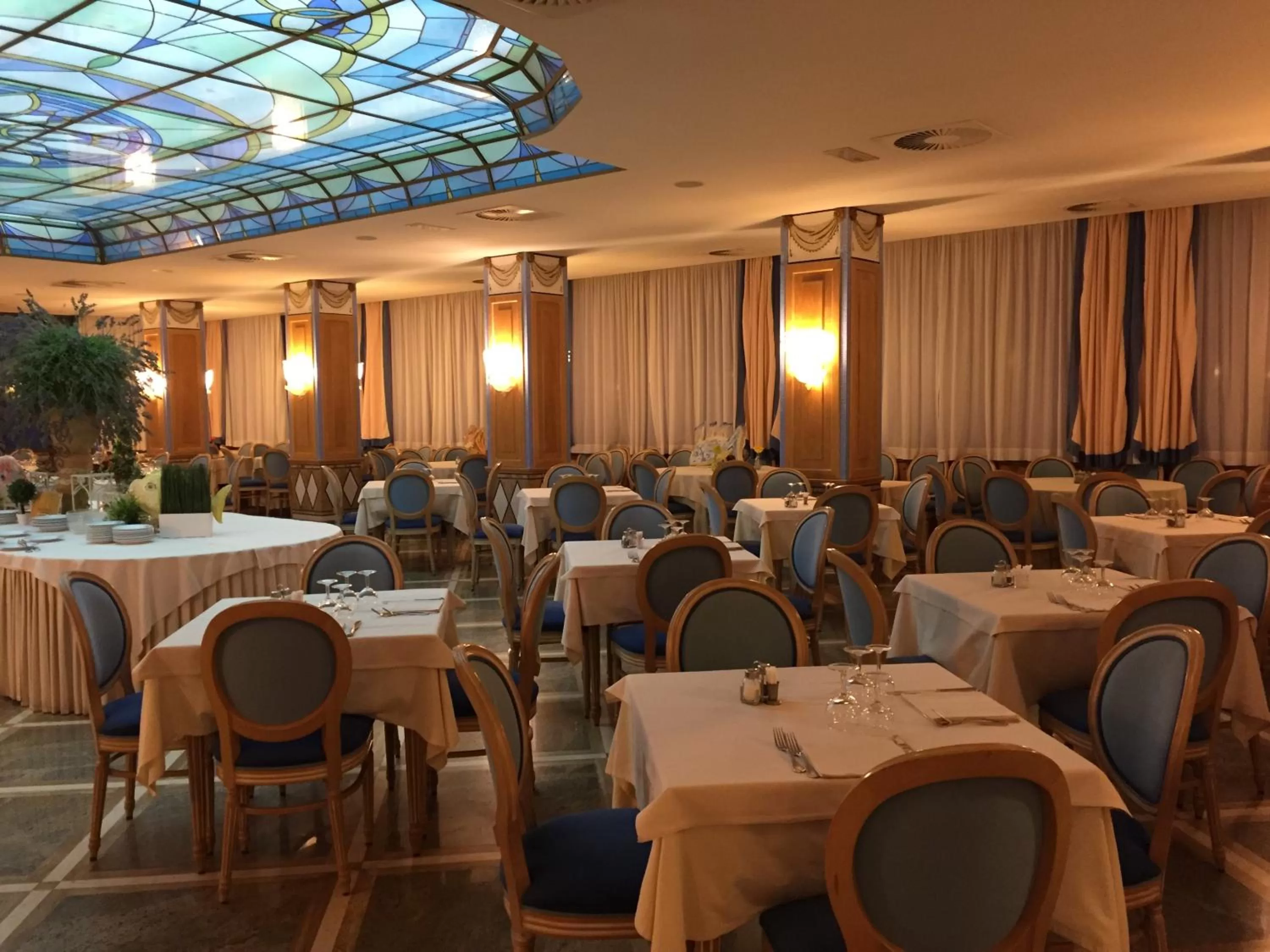 Restaurant/places to eat in Hotel Promenade