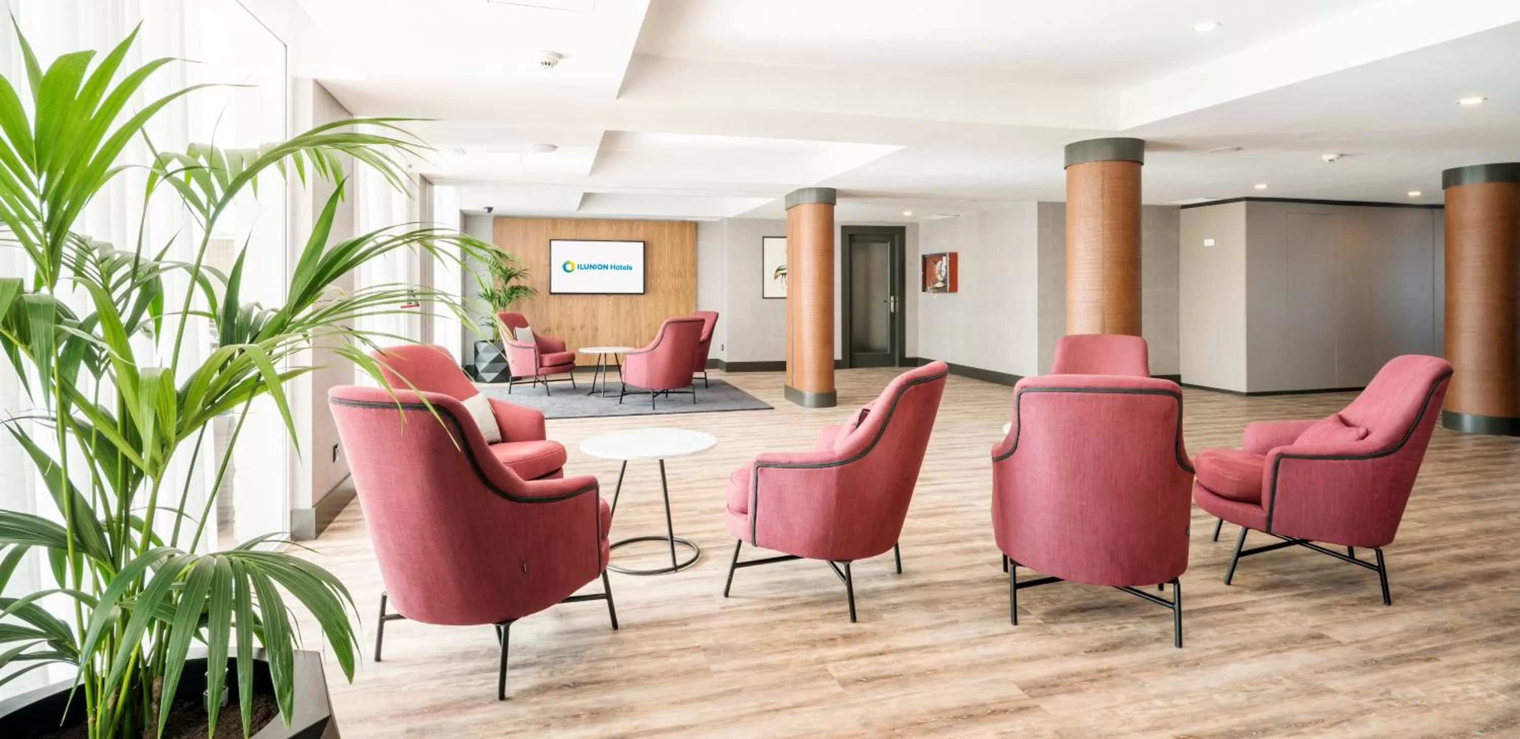 Lobby or reception in Hotel Ilunion Las Lomas