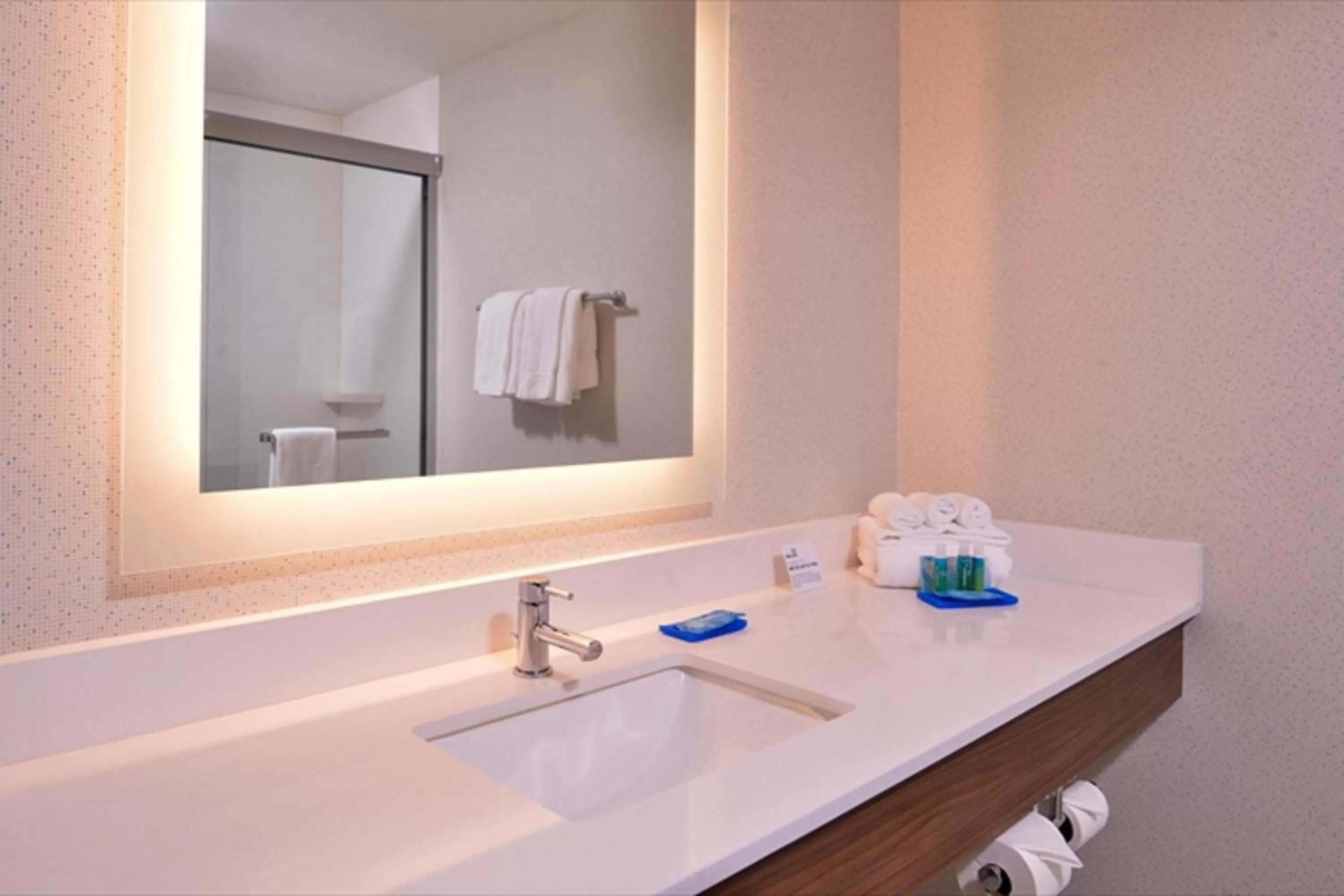 Queen Room with Two Queen Beds and Roll-In Shower - Disability Access - Non Smoking in Holiday Inn Express Grover Beach-Pismo Beach Area, an IHG Hotel