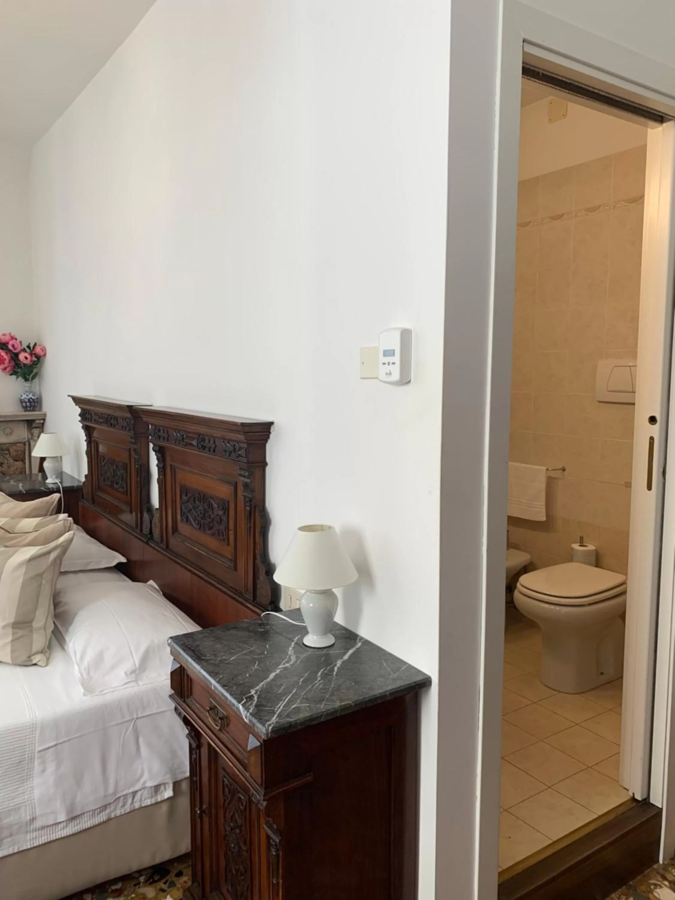 Bed in B&B Al Teatro with canal view