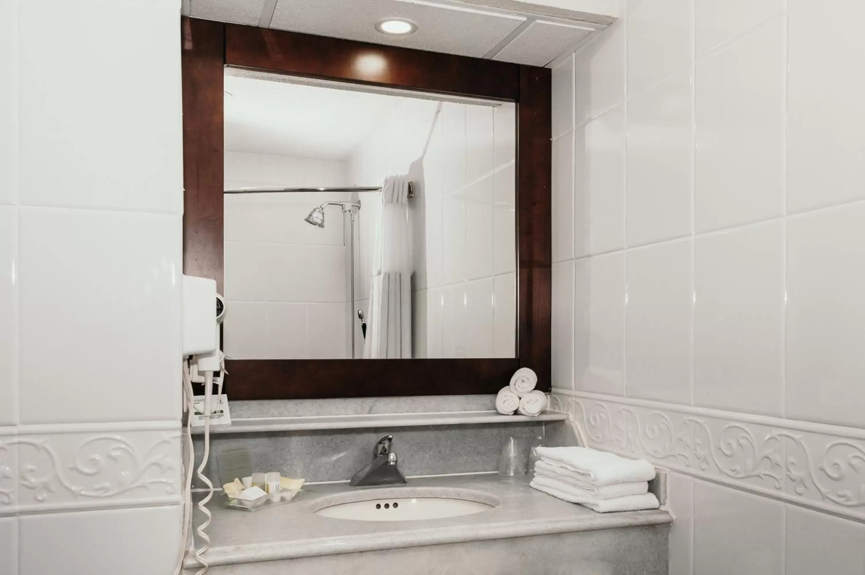 King Room - Disability Access/Non-Smoking in Holiday Inn Durango, an IHG Hotel King Room - Disability Access/Non-Smoking in Holiday Inn Durango, an IHG Hotel