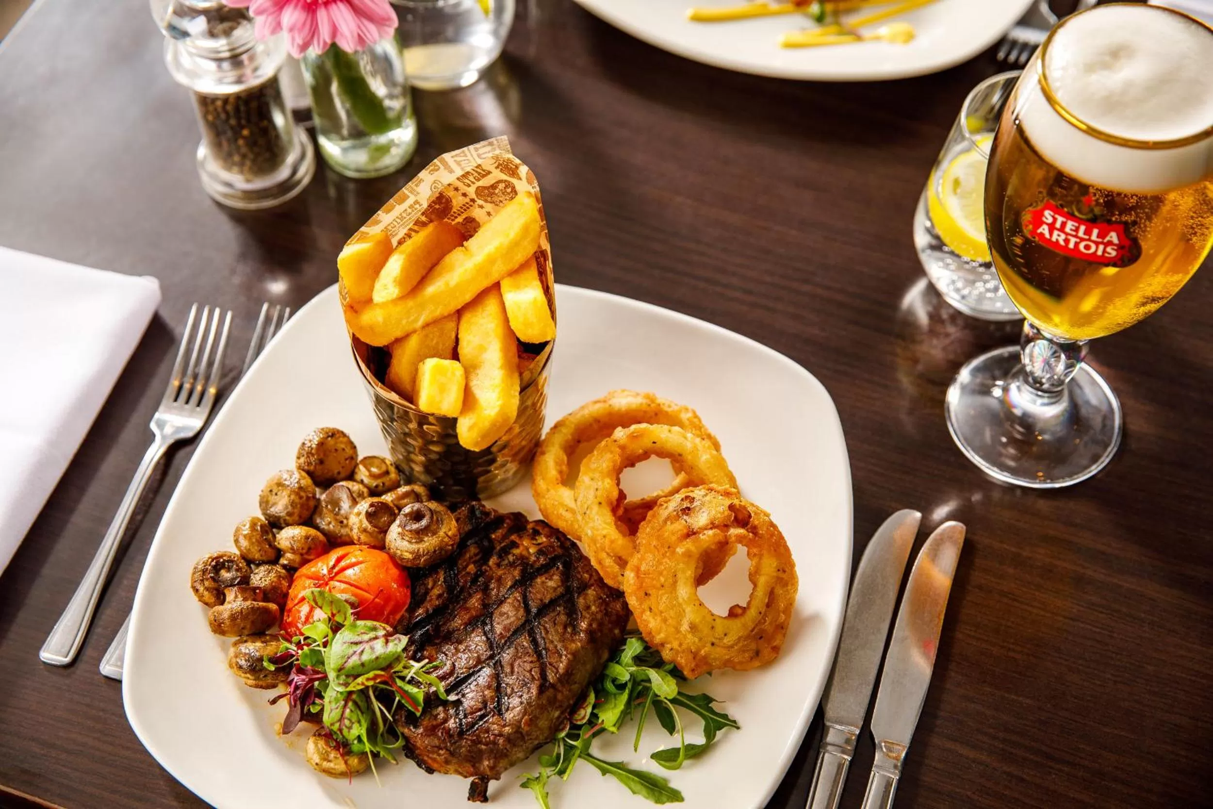 Food and drinks in Mercure Swansea Hotel