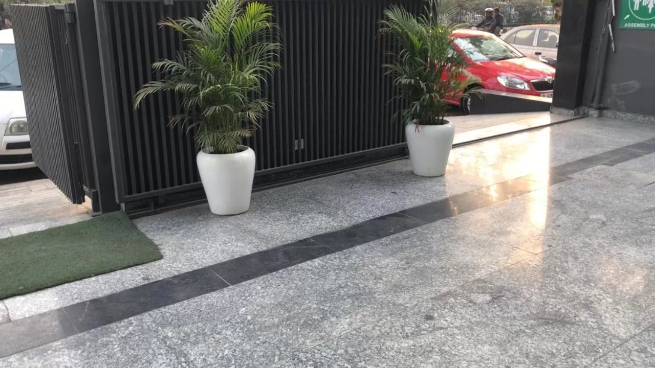 Property building in GoldenKeys Inn