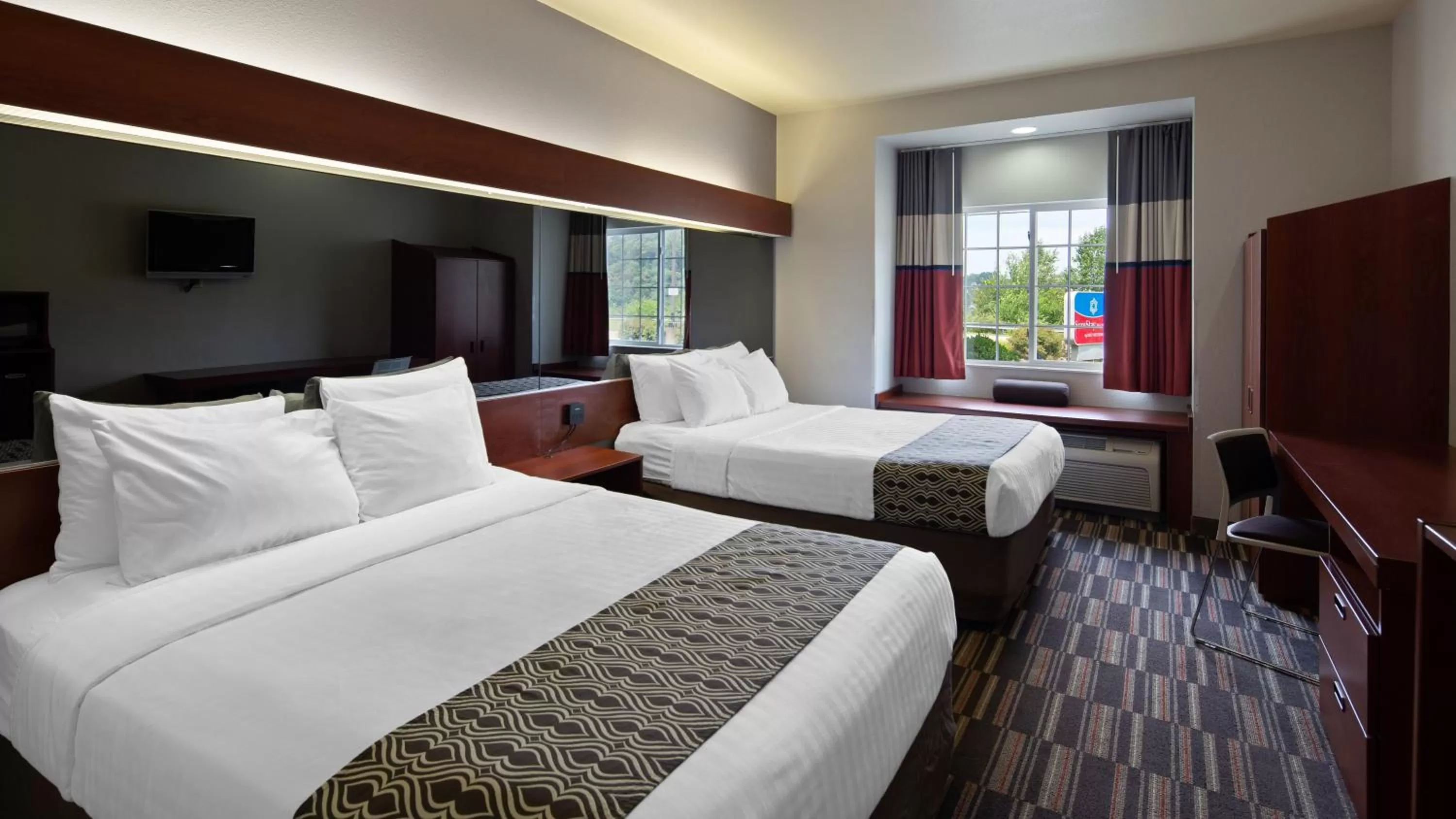 Photo of the whole room, Bed in Sonesta Essential Morgantown