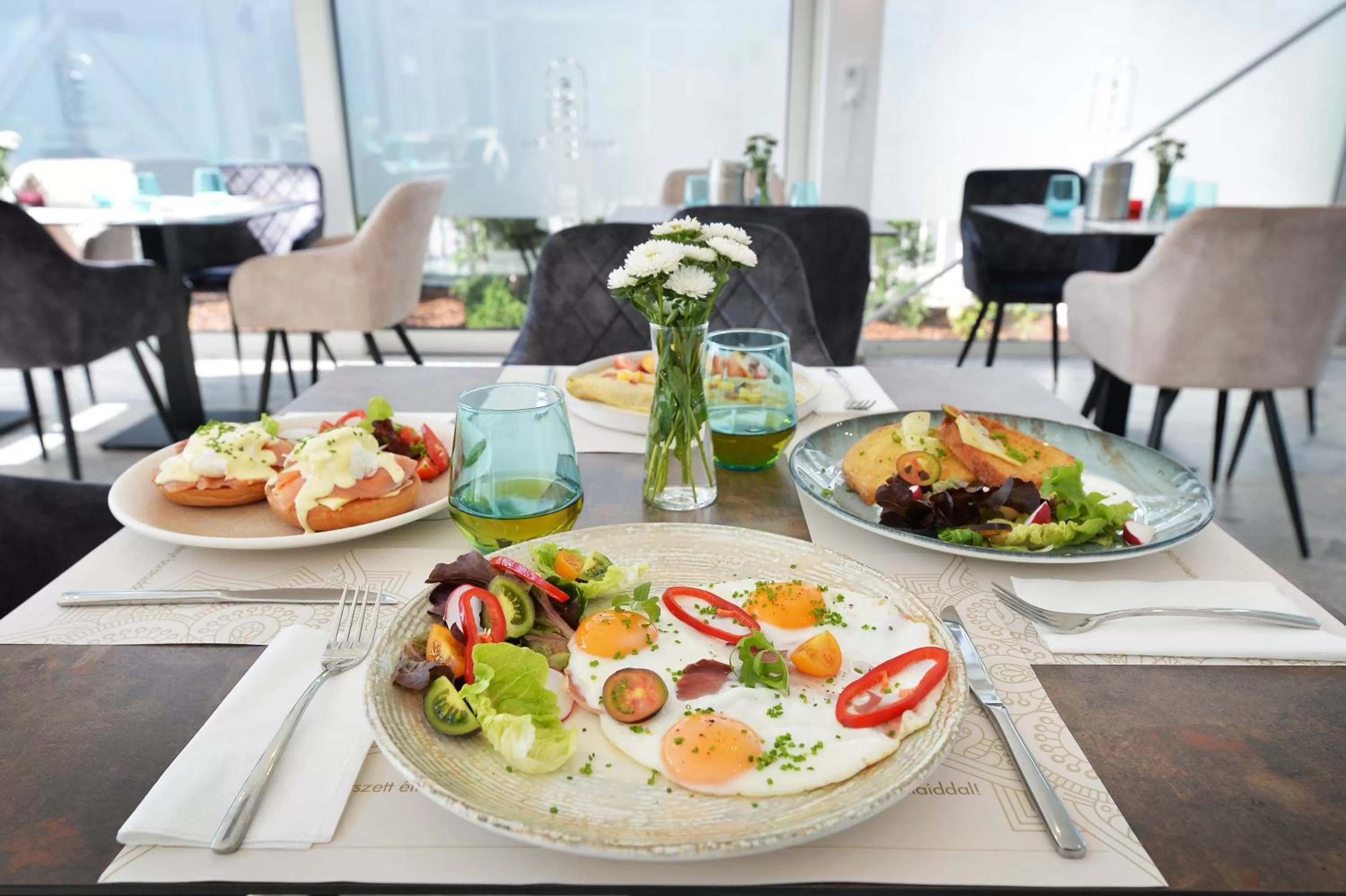 Breakfast in 1552 Boutique Hotel