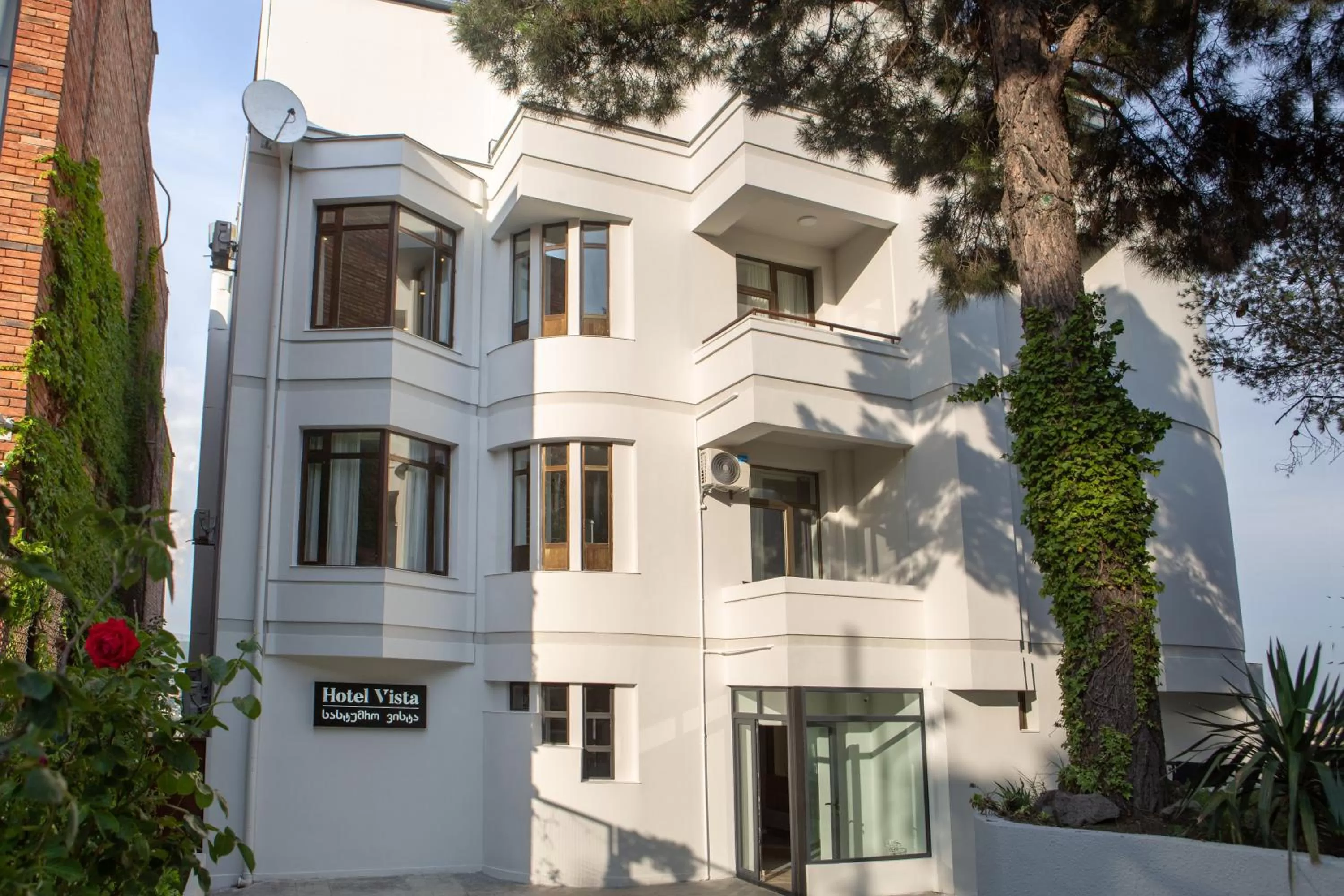 Property building in Vista Hotel