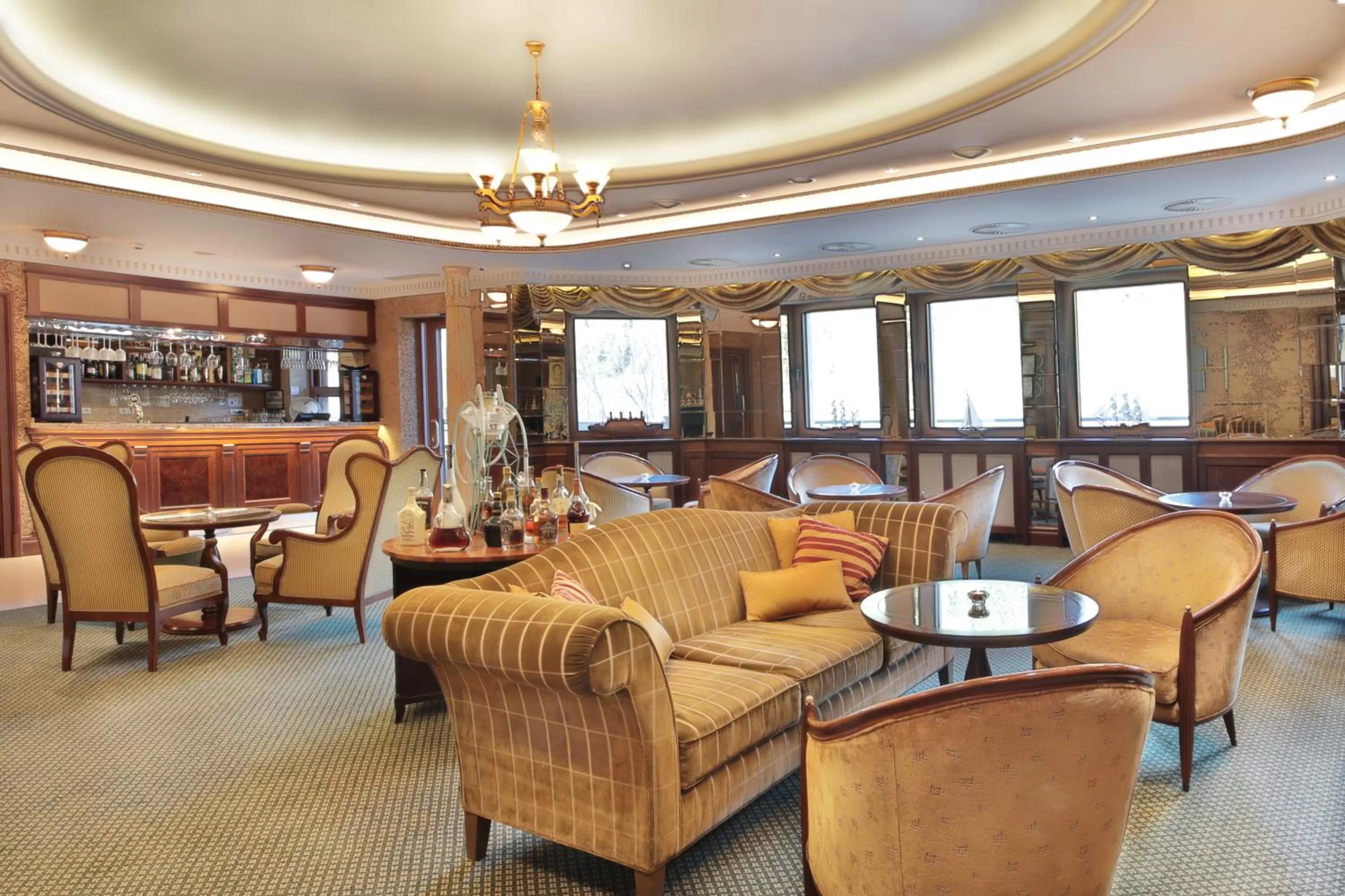 Lounge or bar in Retro Riverside Wellness Resort