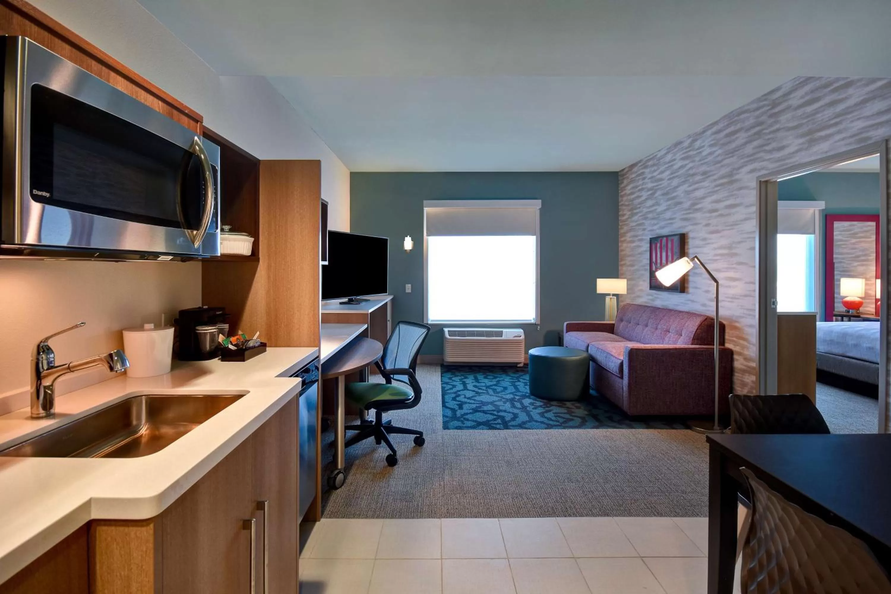Kitchen or kitchenette, Bed in Home2 Suites By Hilton Odessa