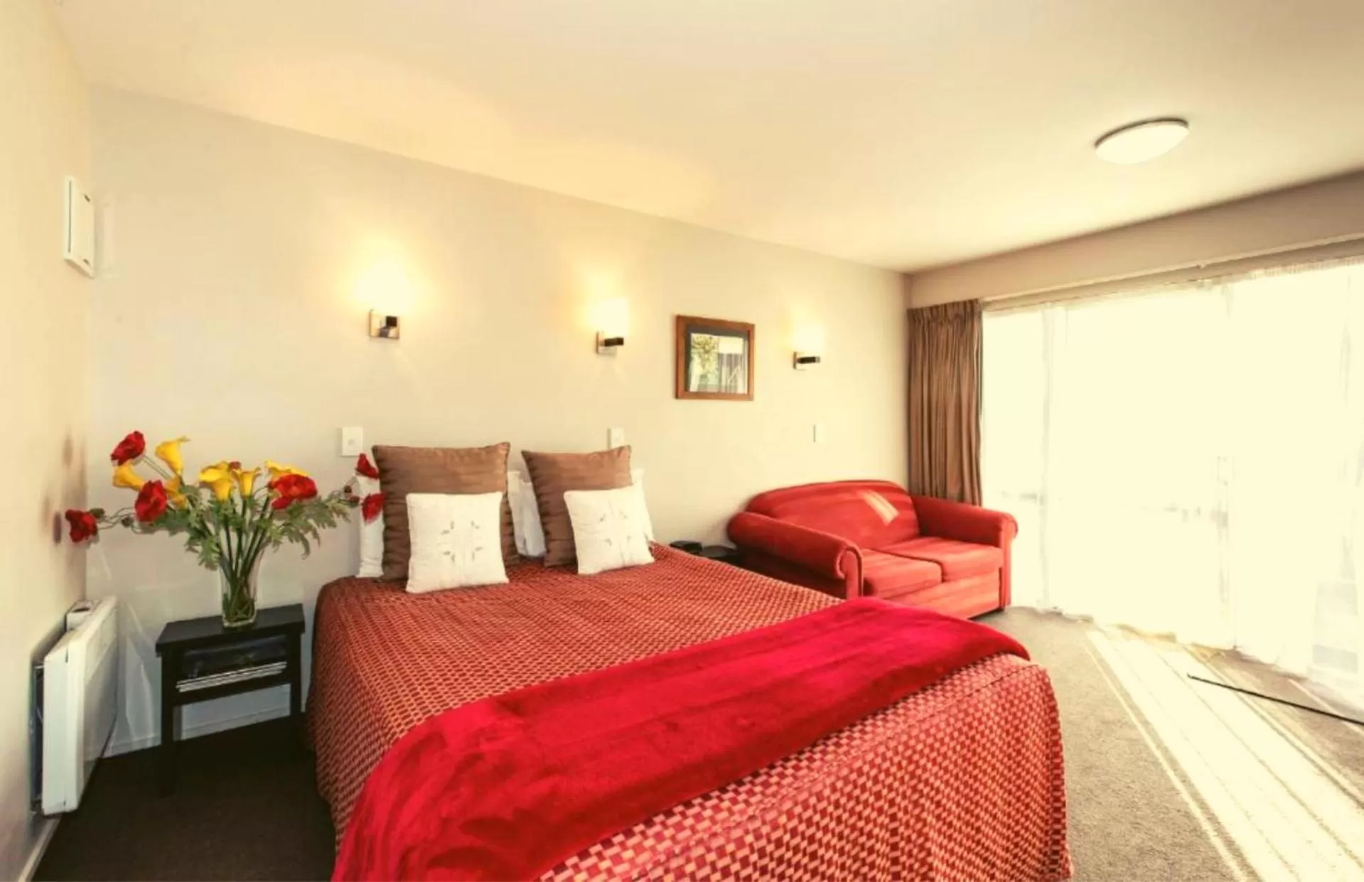 Bed in Cranford Oak Motel