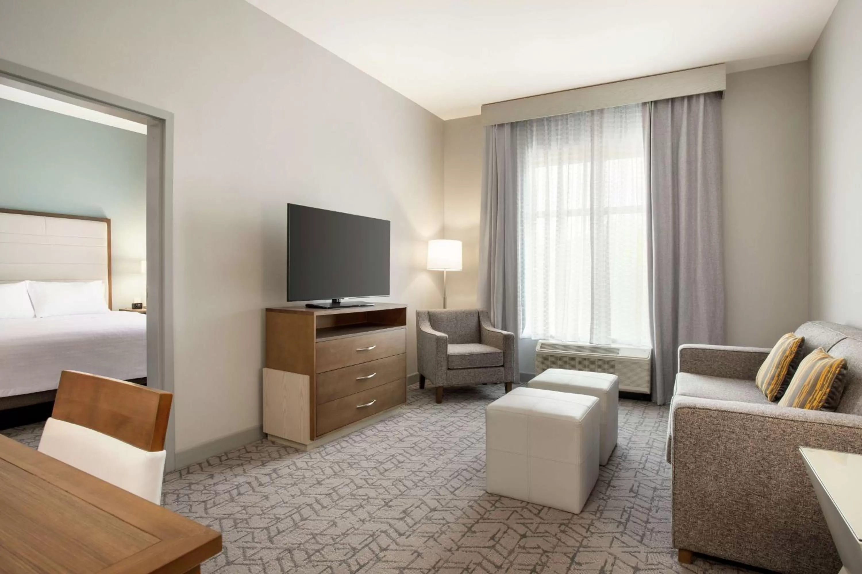 Living room, Bed in Homewood Suites By Hilton Mcdonough